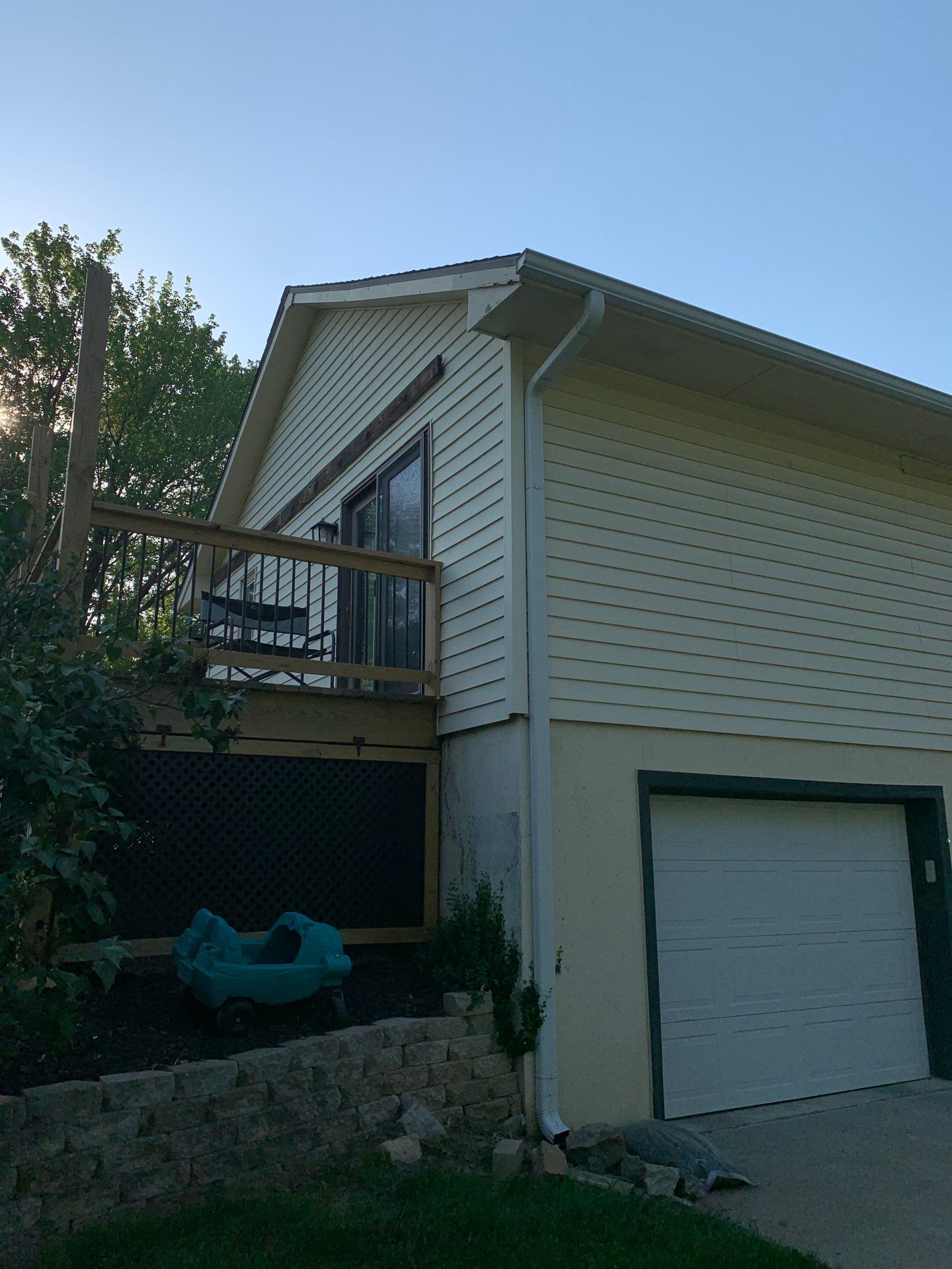 New Craneboard Siding on this Platte City, Mo home  by EEC  Windows, Siding & Roofing 