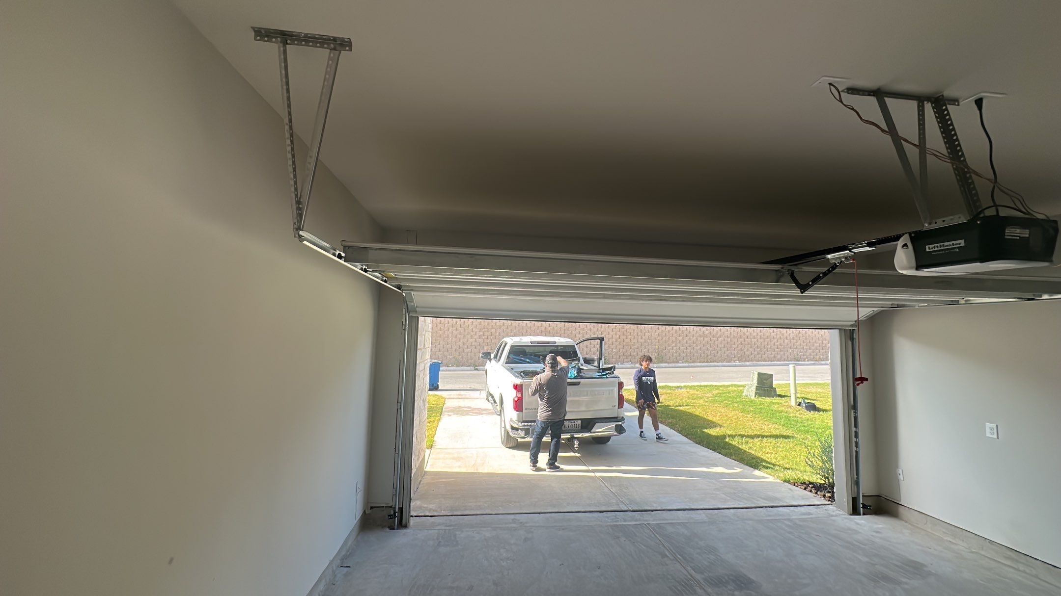 Canyon View, Stone Oak by TORO Garage Co