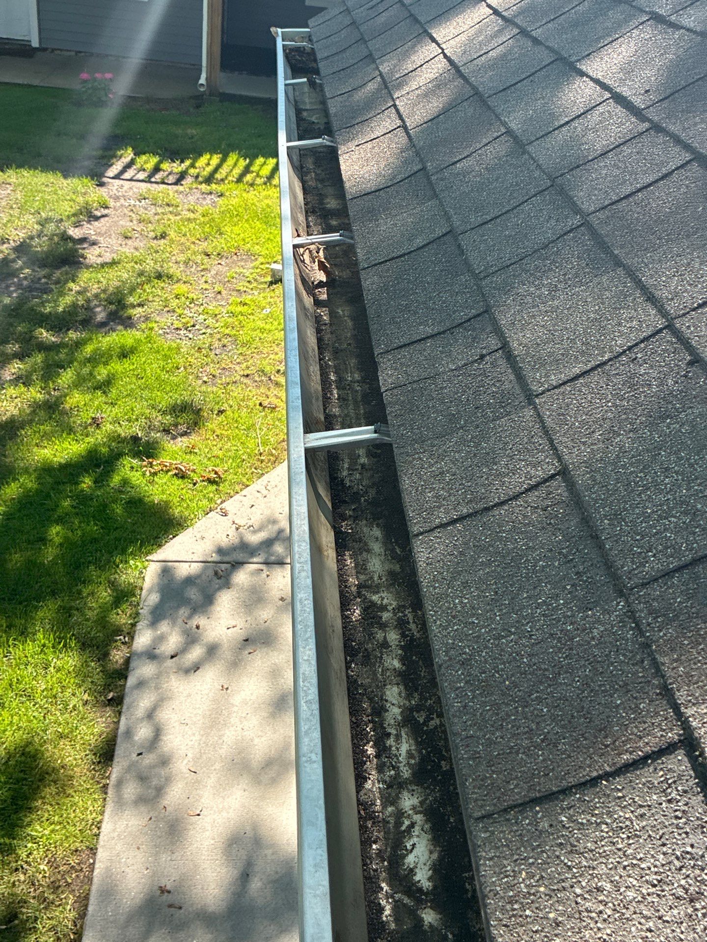 Commercial gutter cleaning Saginaw & Bay City, MI after photo with clean gutters
