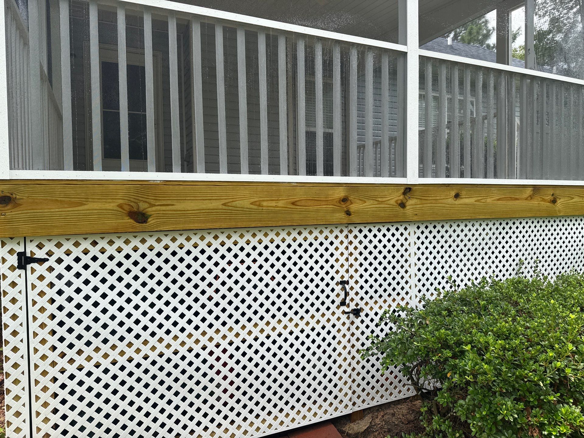 Wood Deck using Wood Sealant by DuraSeal