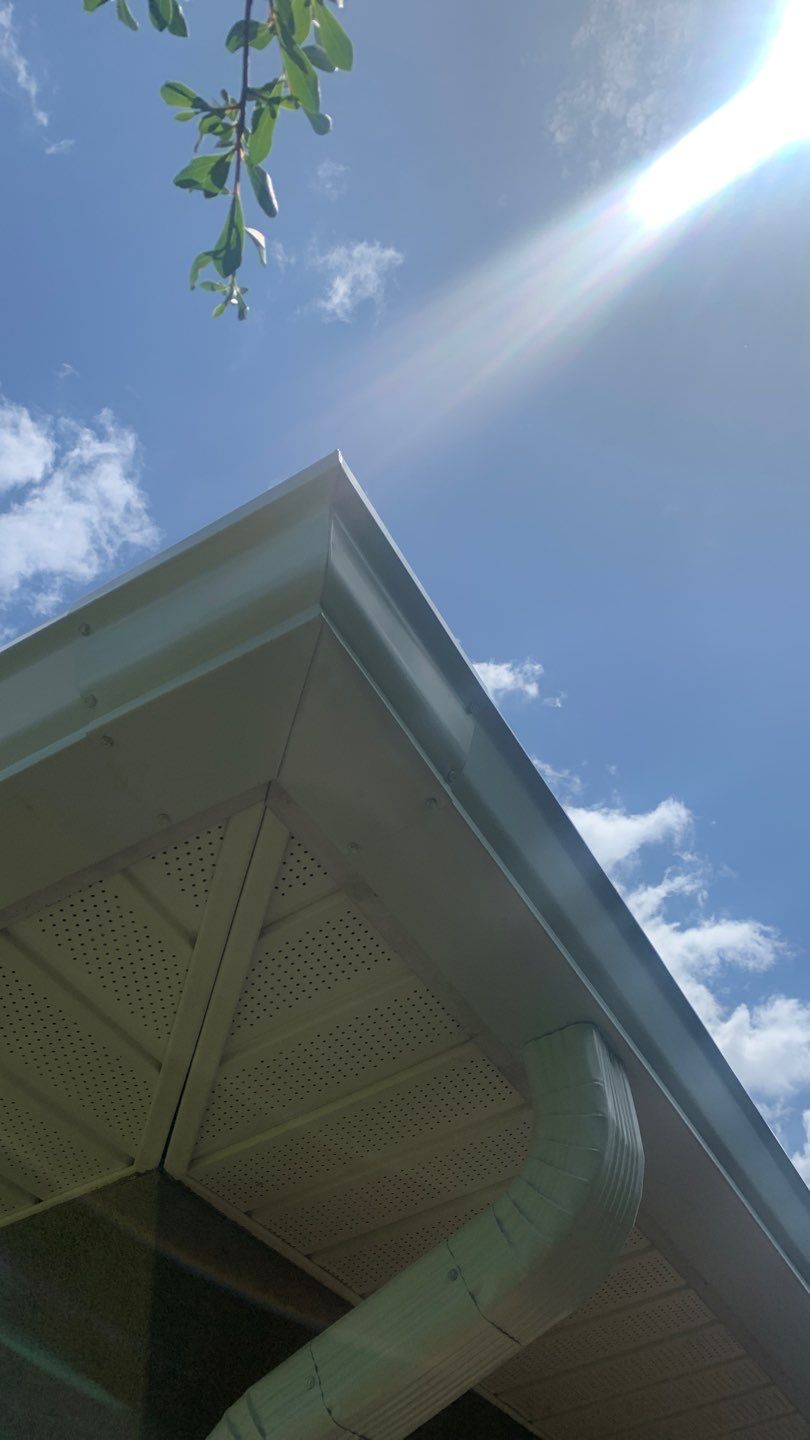 Seamless Aluminum Gutter Installation Using K-Style Seamless Gutters by Gutter Professors