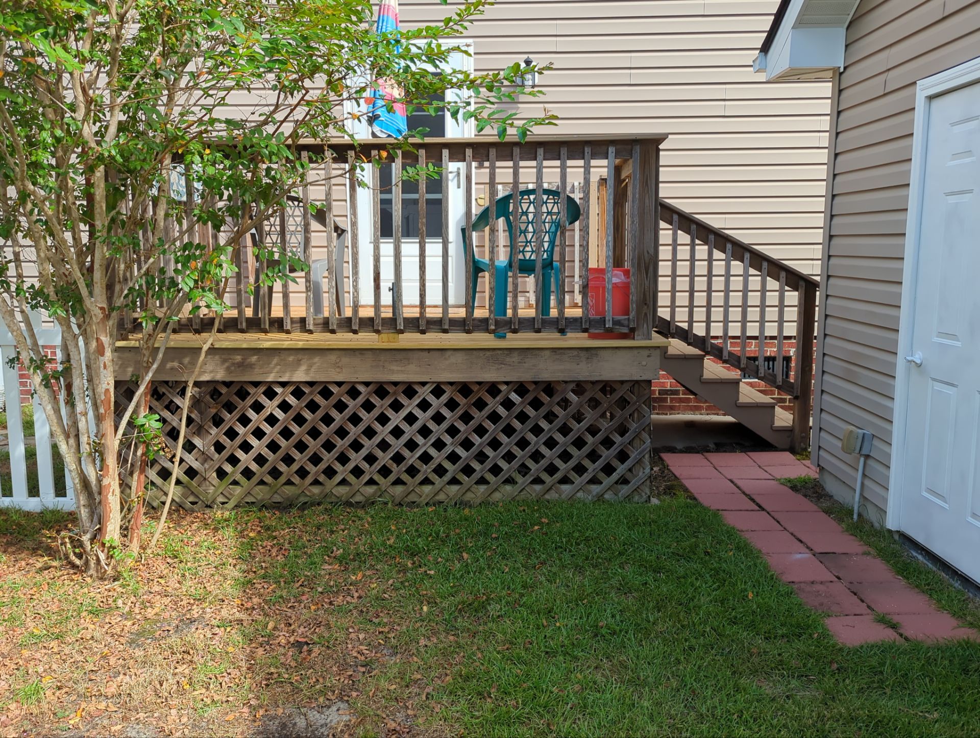 Painted Deck using Wood Sealant by DuraSeal