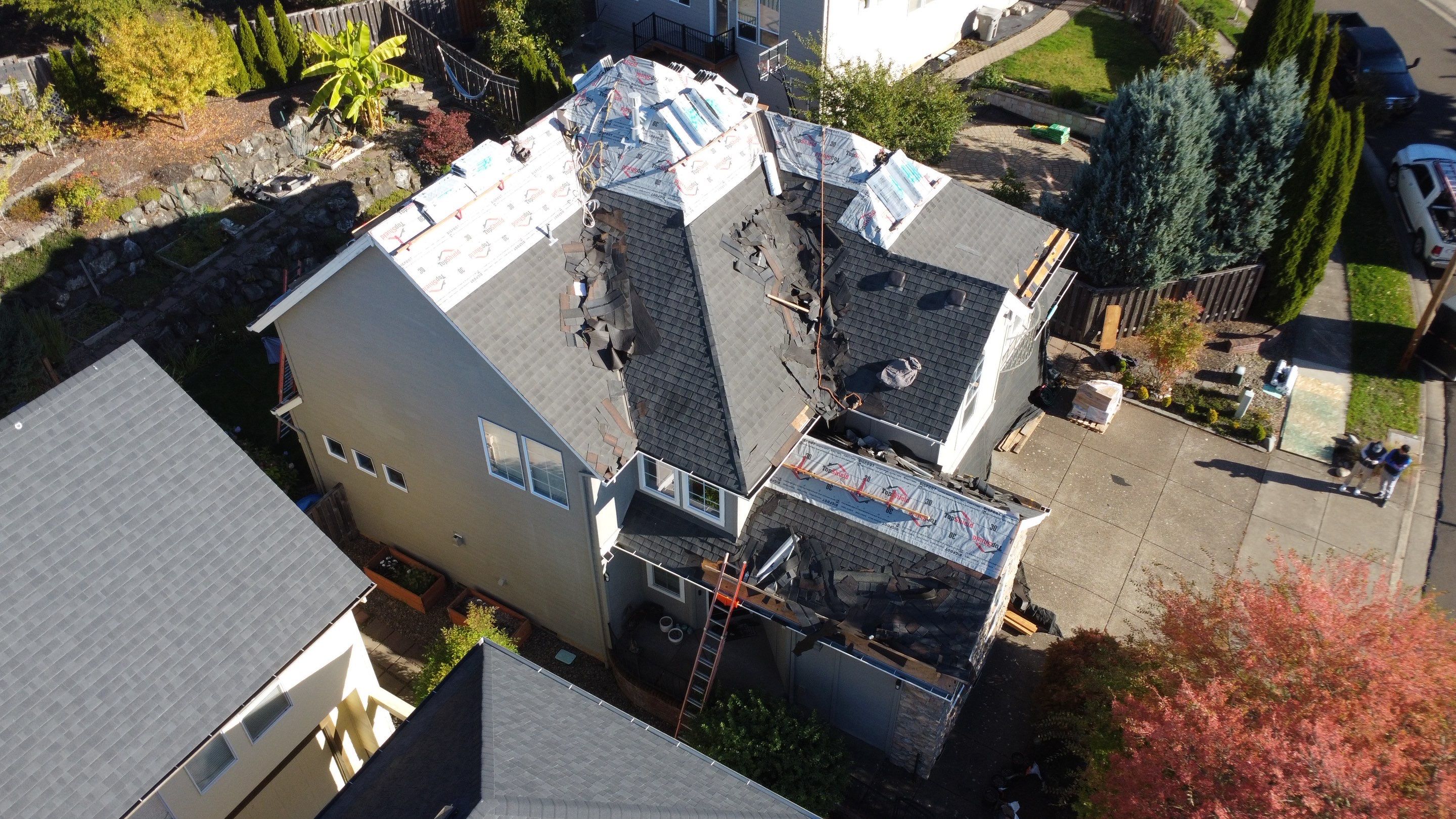 IKO Dynasty Granite Black by Orezona Building & Roofing Company, Inc.