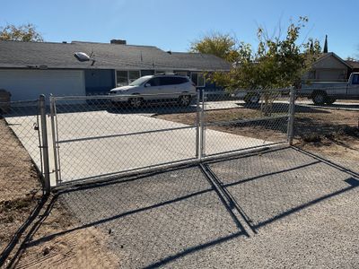 Fence Installation using vinyl and chain link 