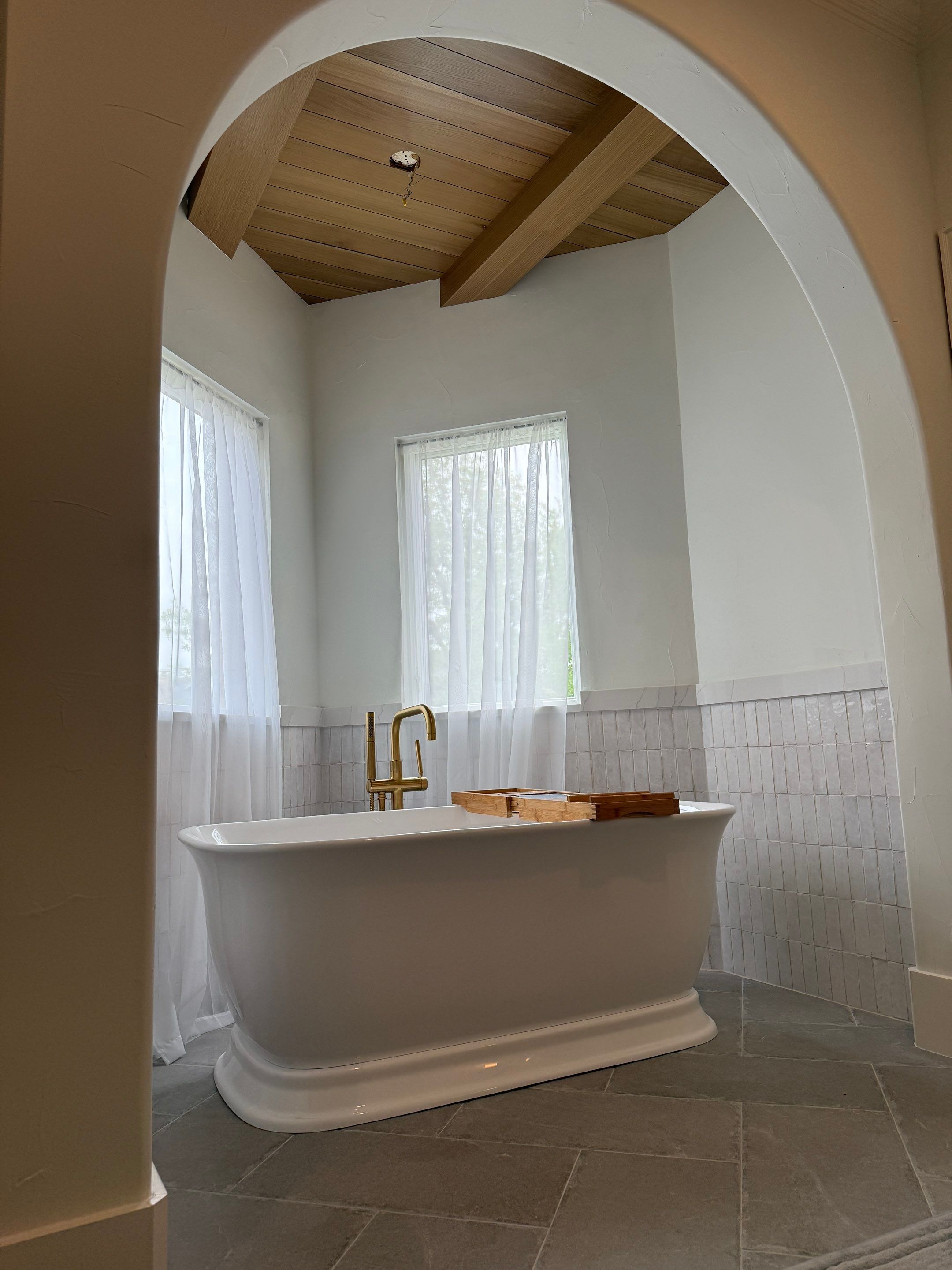 Luxury Remodel in Castle Hills by HOMES BY JAR