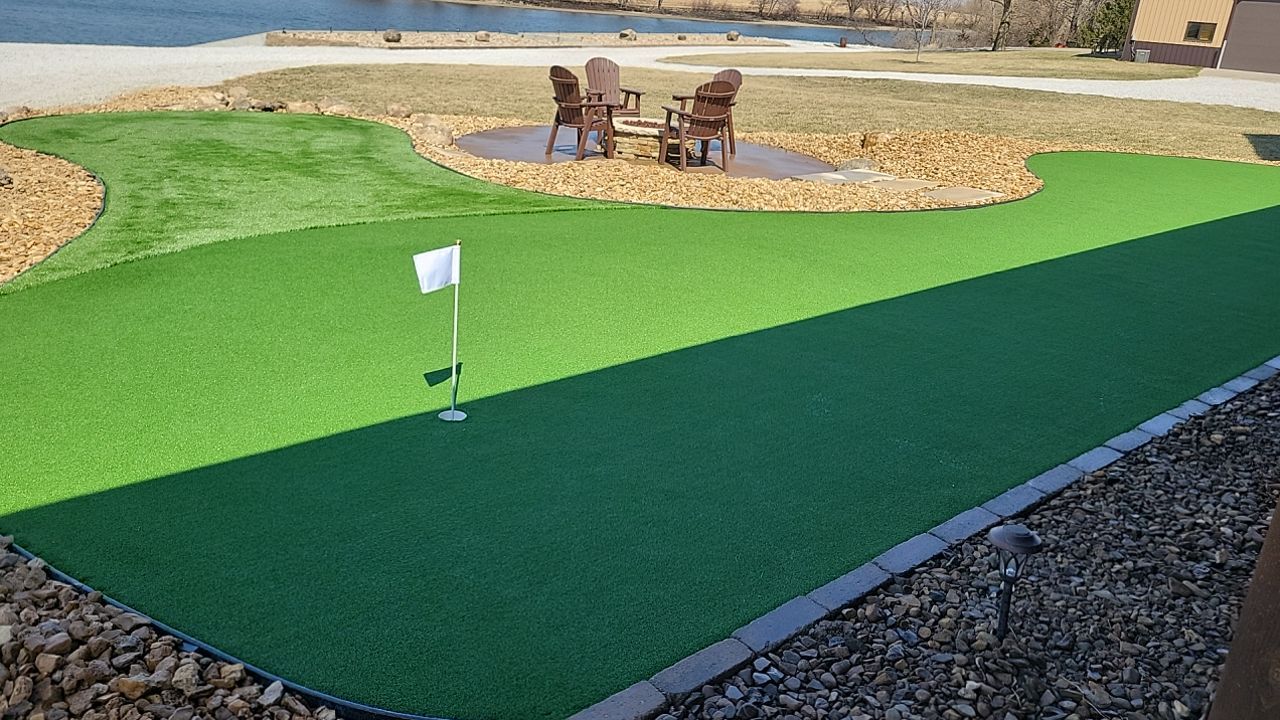 Putting Green / Driving Range / Entertaining space. by New Horizon Landscapes