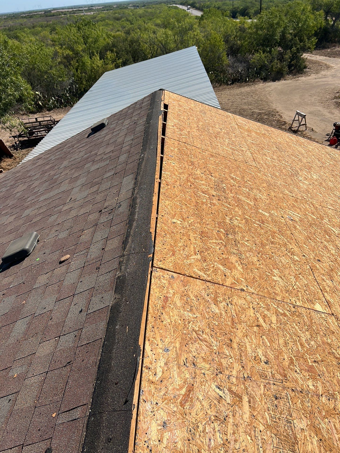 Front Porch Sitt'n by Bayfront Roofing and Construction