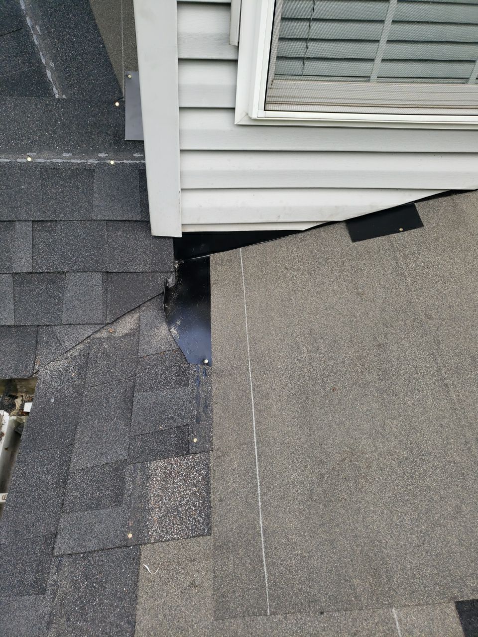 Brand: Atlas Pinnacle Color: Pristine Scotchgarde Black Drip: White by Eagle Eye Roofing