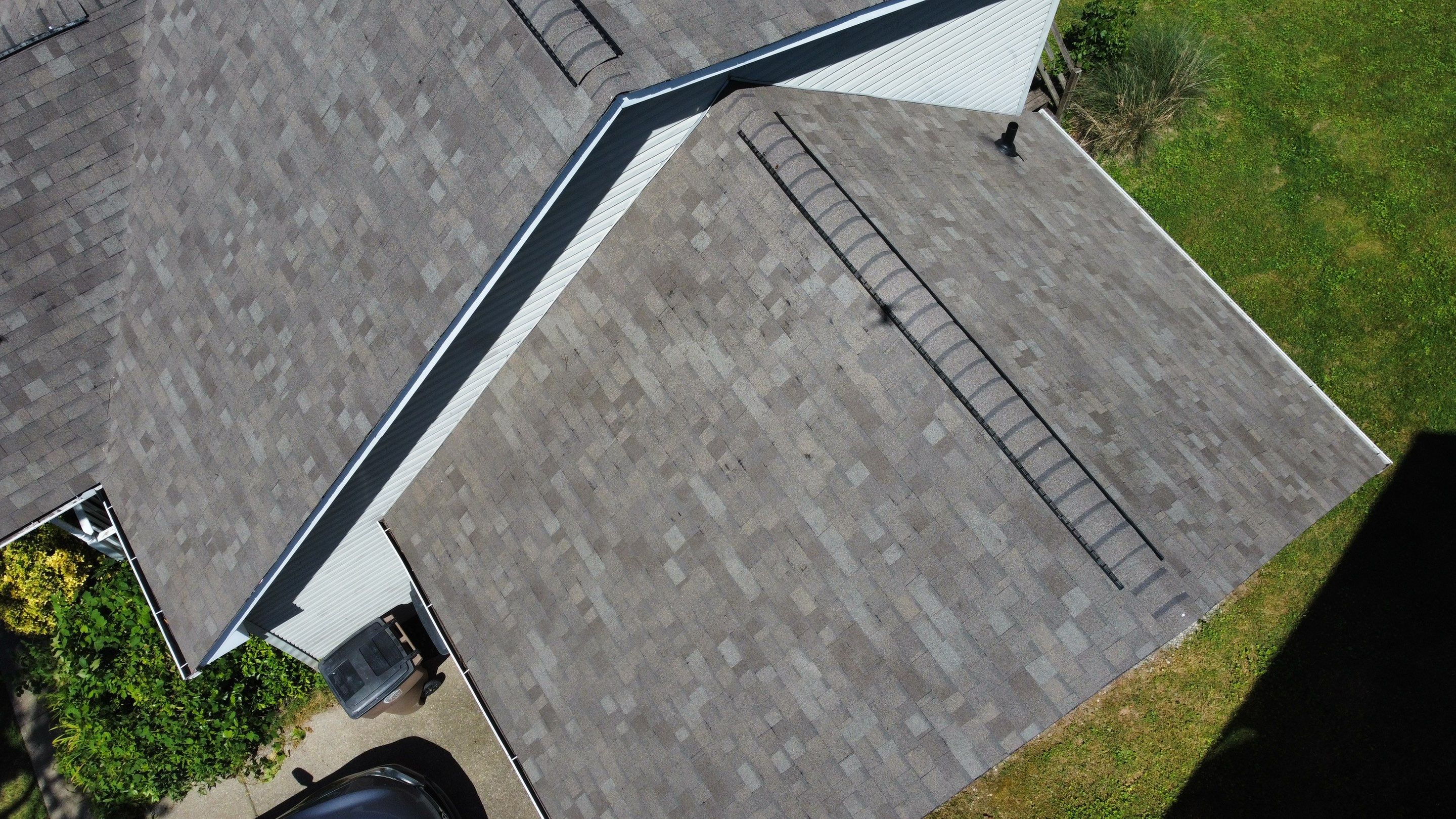 Residential Roofing Installation using Owens Corning Oakridge Roofing System by Undersun Roofing 