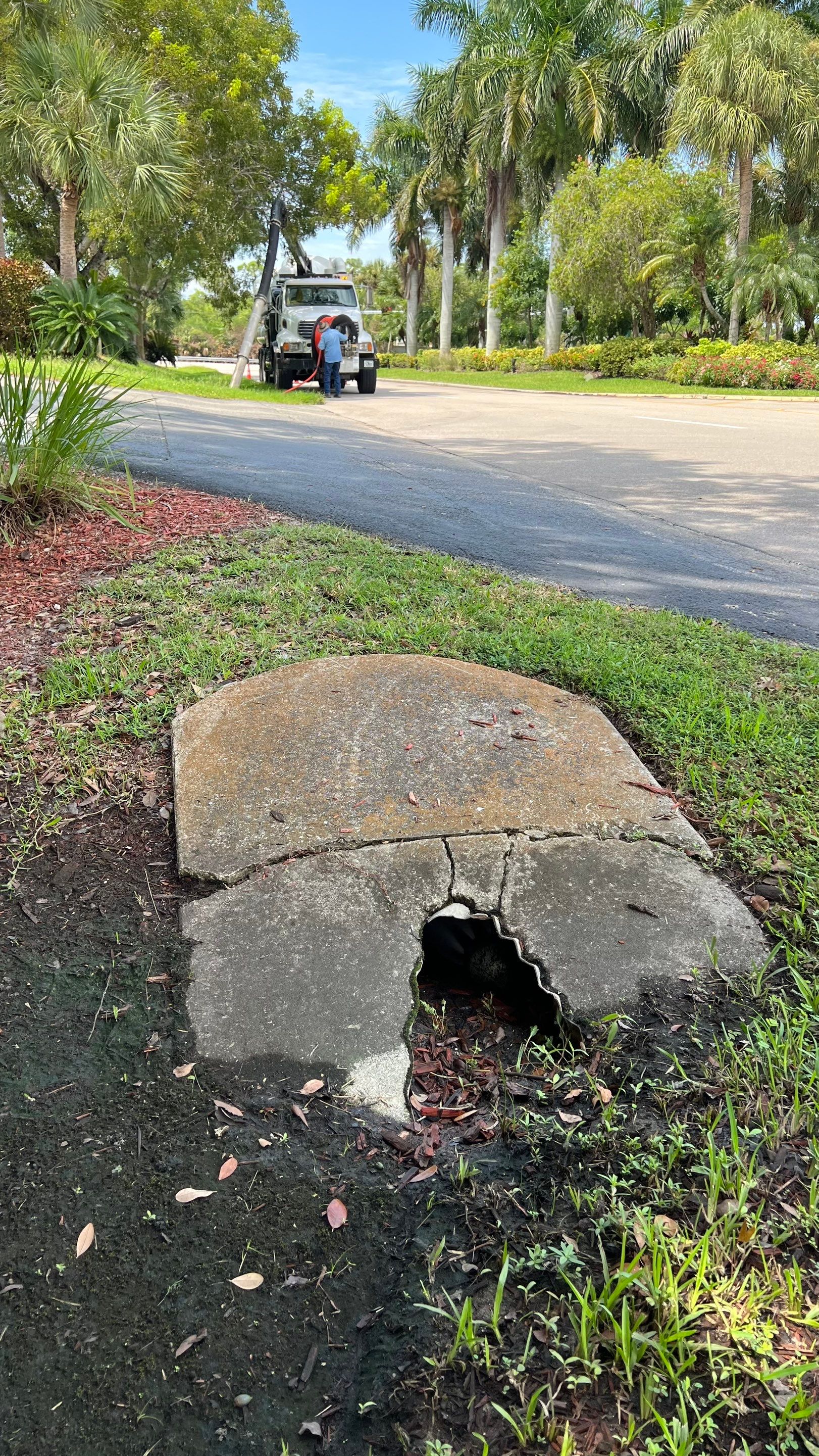 Naples Community Entry Road Stormwater System Cleaning by APS Power & Water