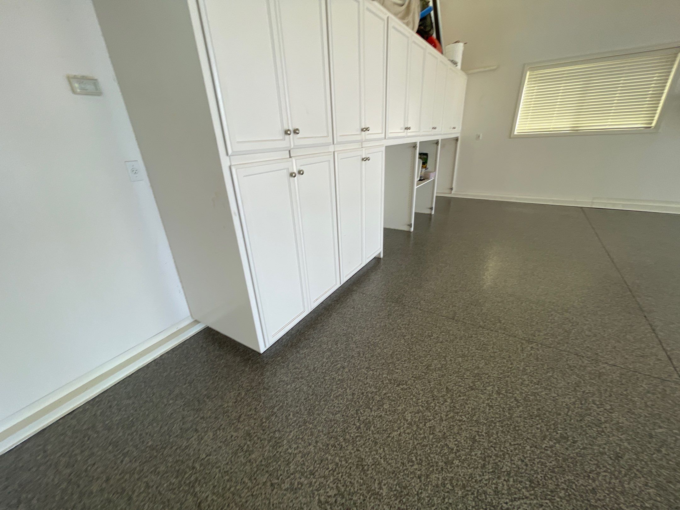 Garage Transformation using Echo 1/4" Chip by Croc Coatings, LLC