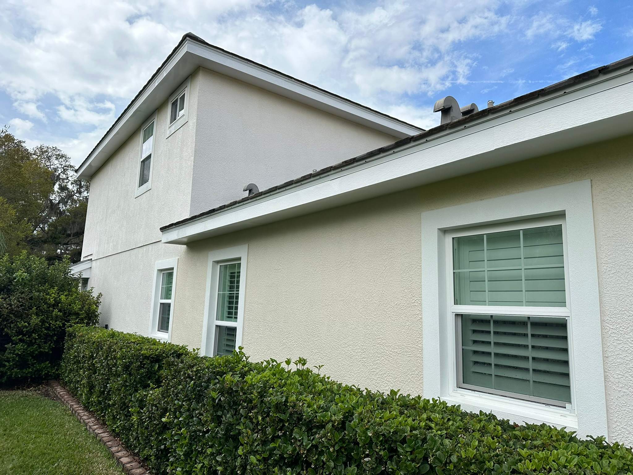 House Wash & Pool Screen Enclosure Cleaning in Winding River Community, Bradenton, FL | Sunshine AquaWash by Sunshine AquaWash
