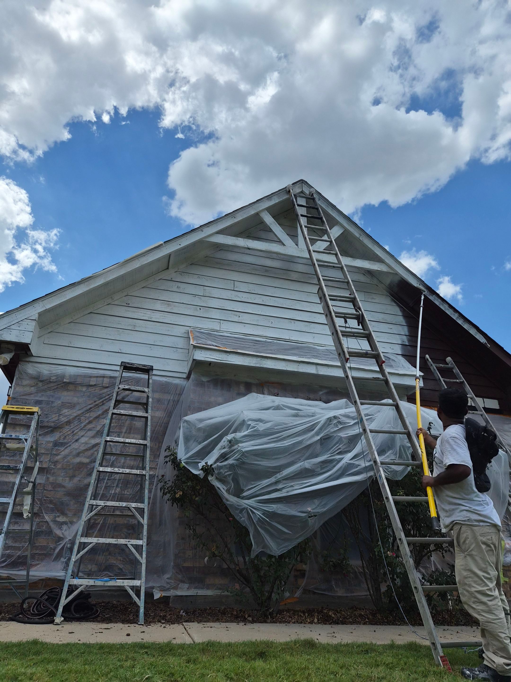 From Dated Brown to Modern Contrast: A Mineola Exterior Transformation by Quality Coats Painting