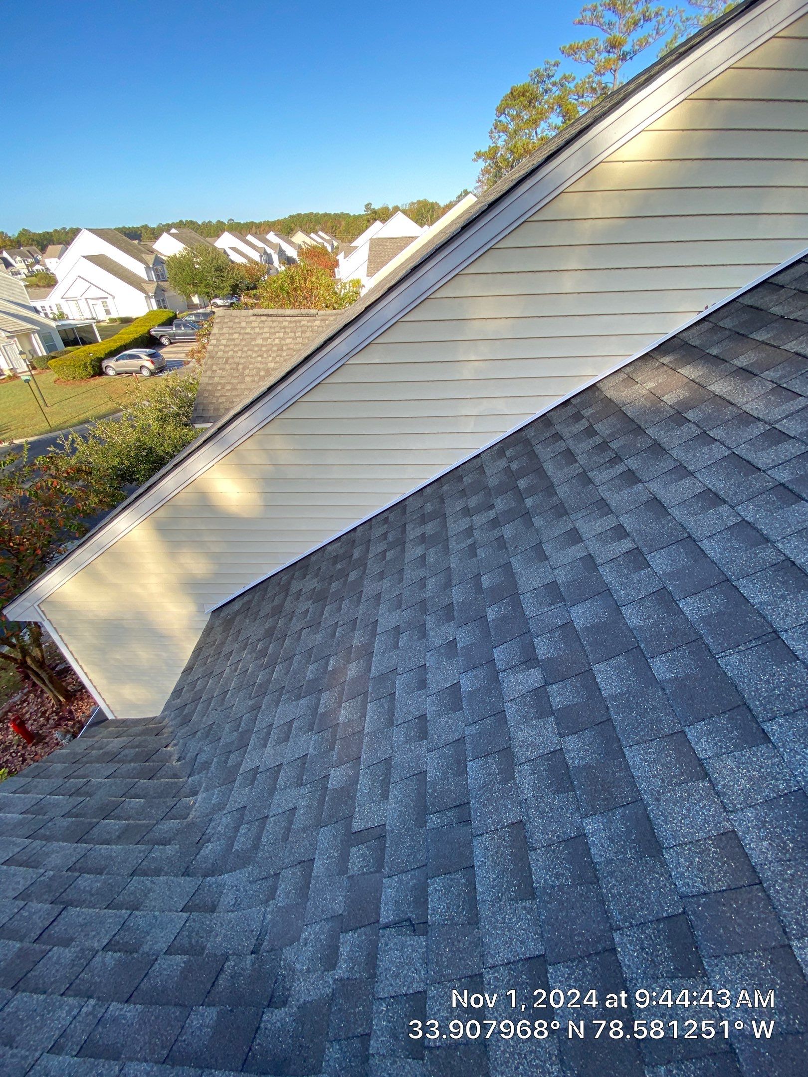 GAF HDZ - Weathered Wood by Linta Roofing Inc
