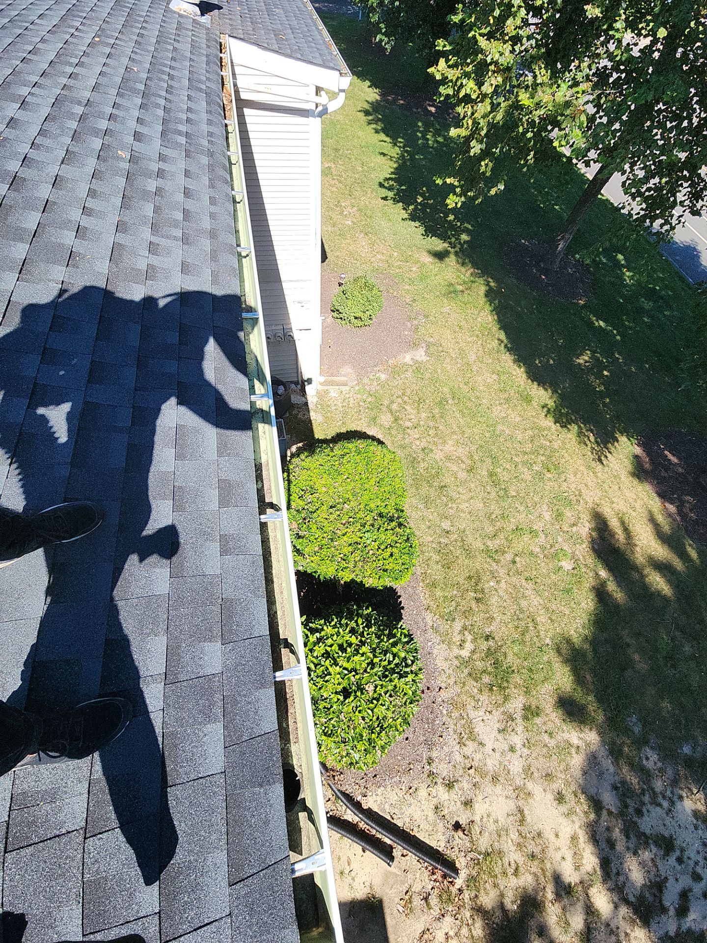 Commercial gutter cleaning Henrico after photo with clean gutters