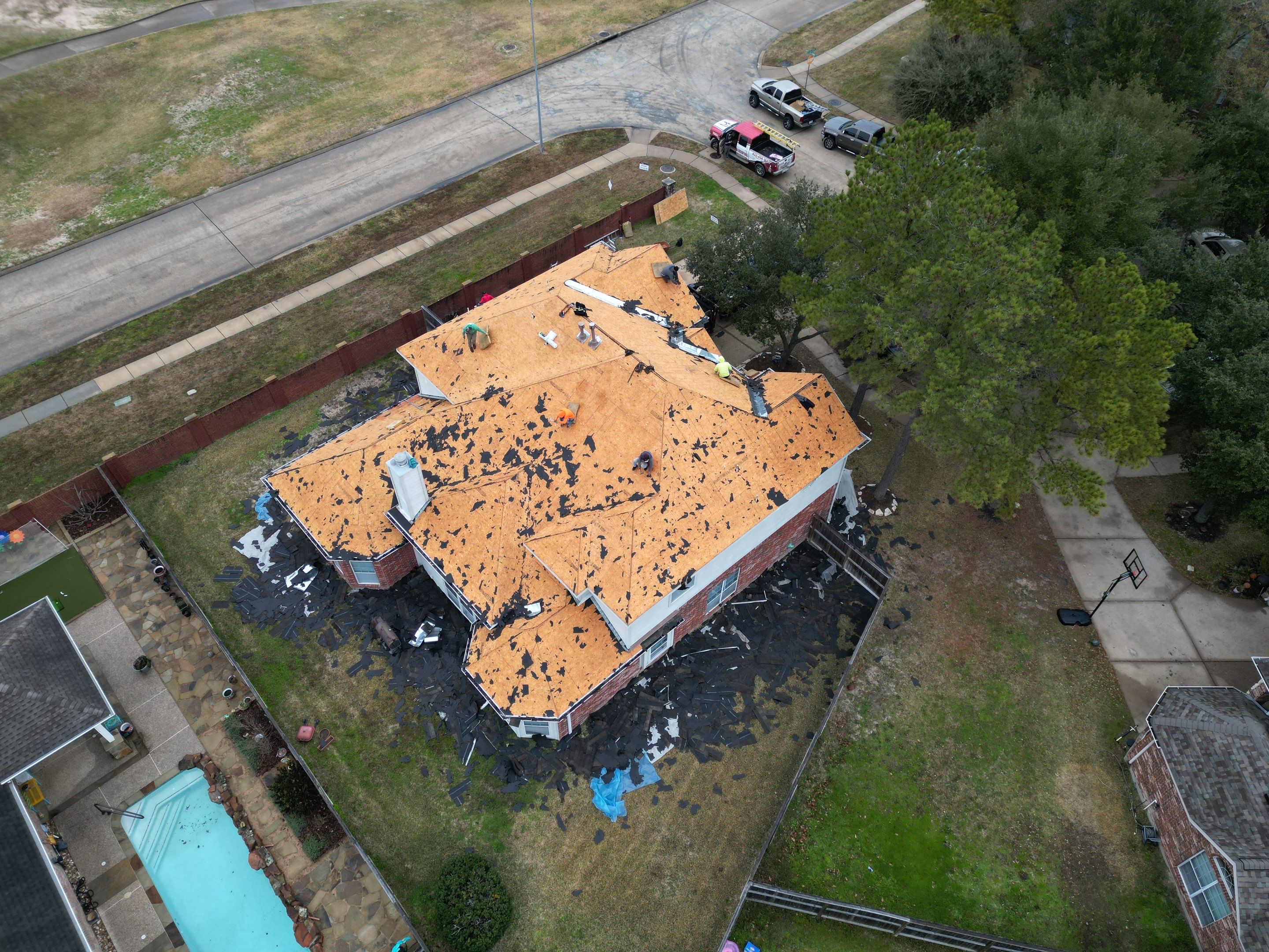 OC Duration Driftwood by HHH Roofing & Construction