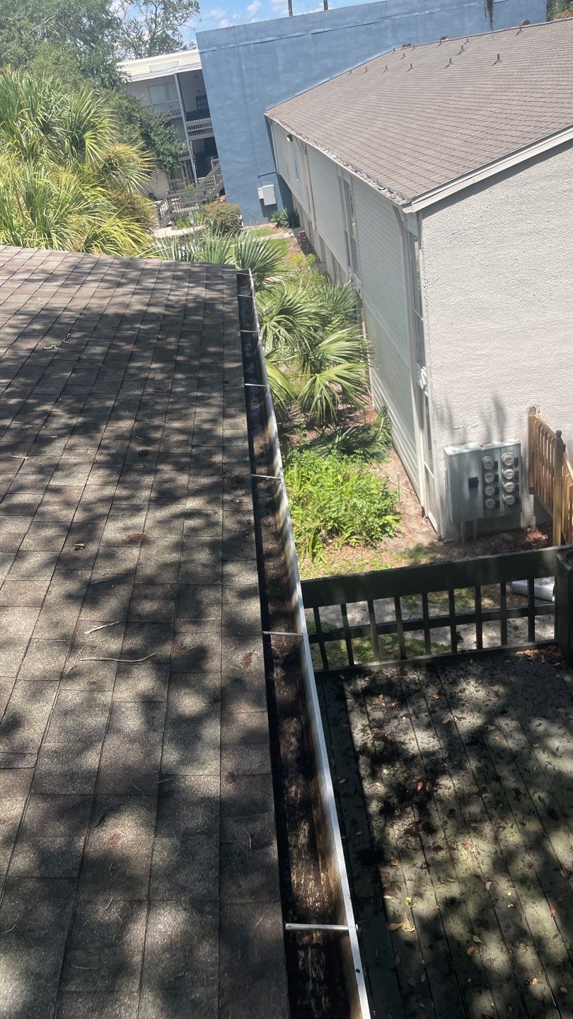 Commercial gutter cleaning Jacksonville, FL after photo with clean gutters