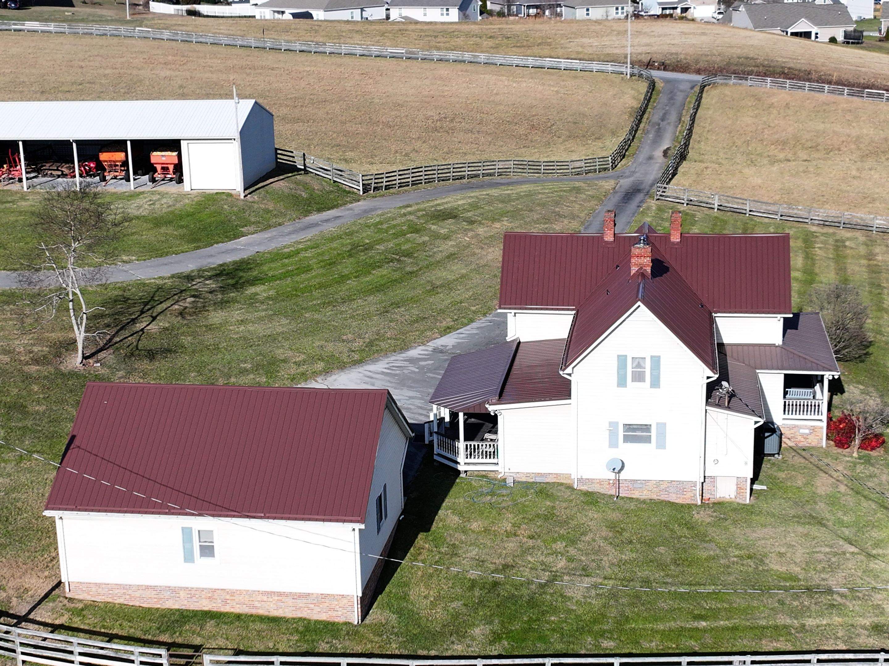 Caruthers Residence by Omnia Roofing