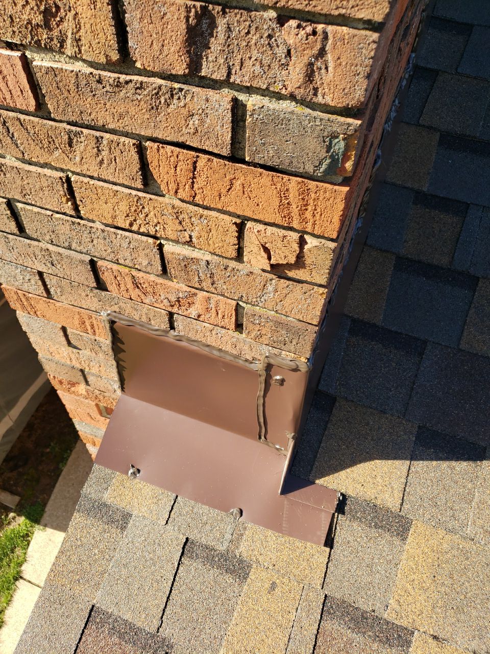 Brand: Atlas Pinnacle Color: Pristine Scotchgard Copper Canyon Drip: Musket Brown by Eagle Eye Roofing