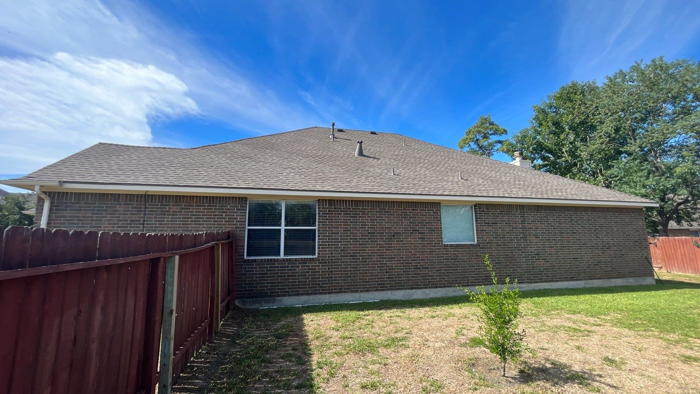 GAF HDZ - Weathered Wood by Elite Roofing LLC
