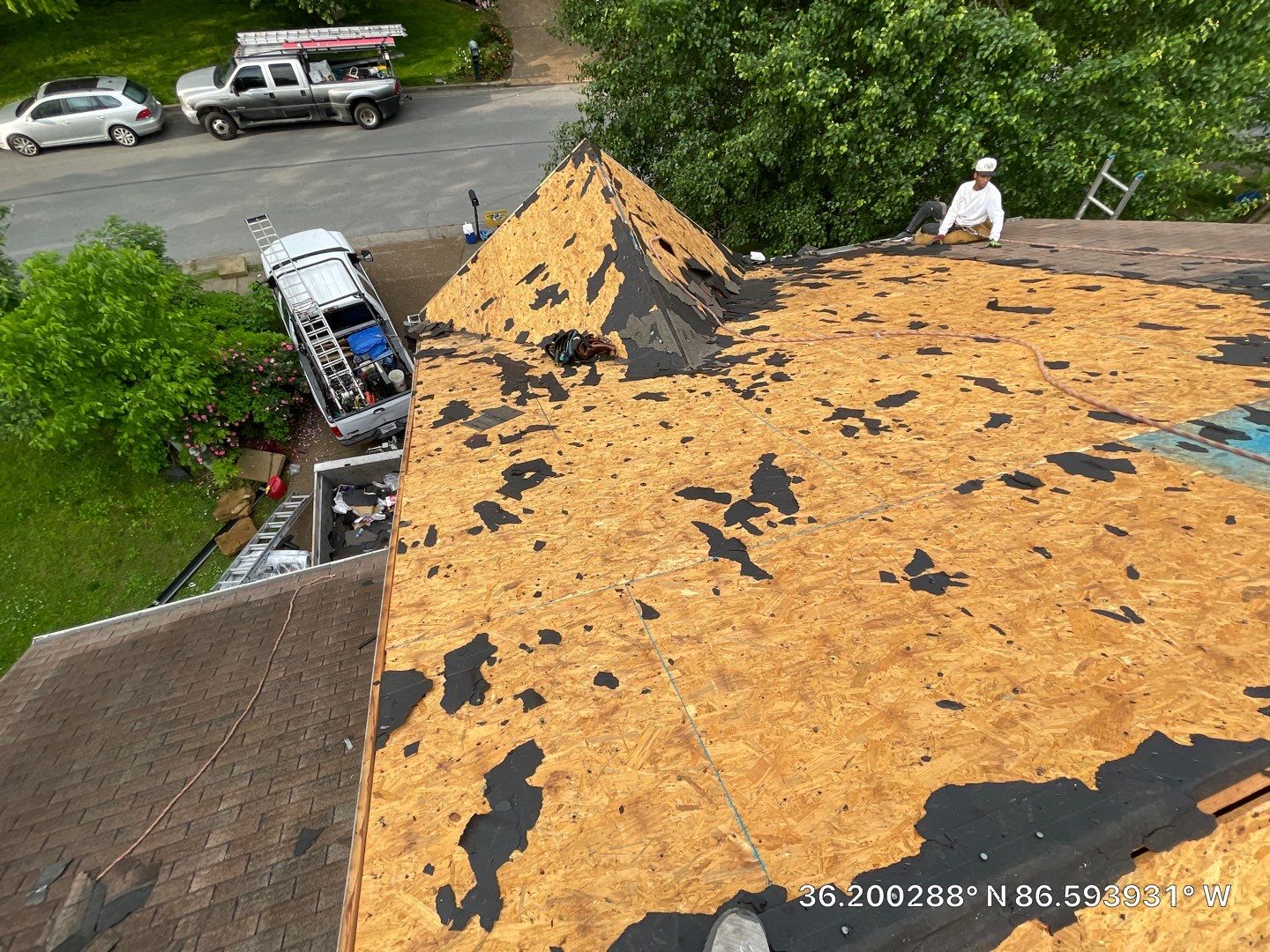 Residential Roofing Installation using Owens Corning Oakridge Roofing System by Undersun Roofing 
