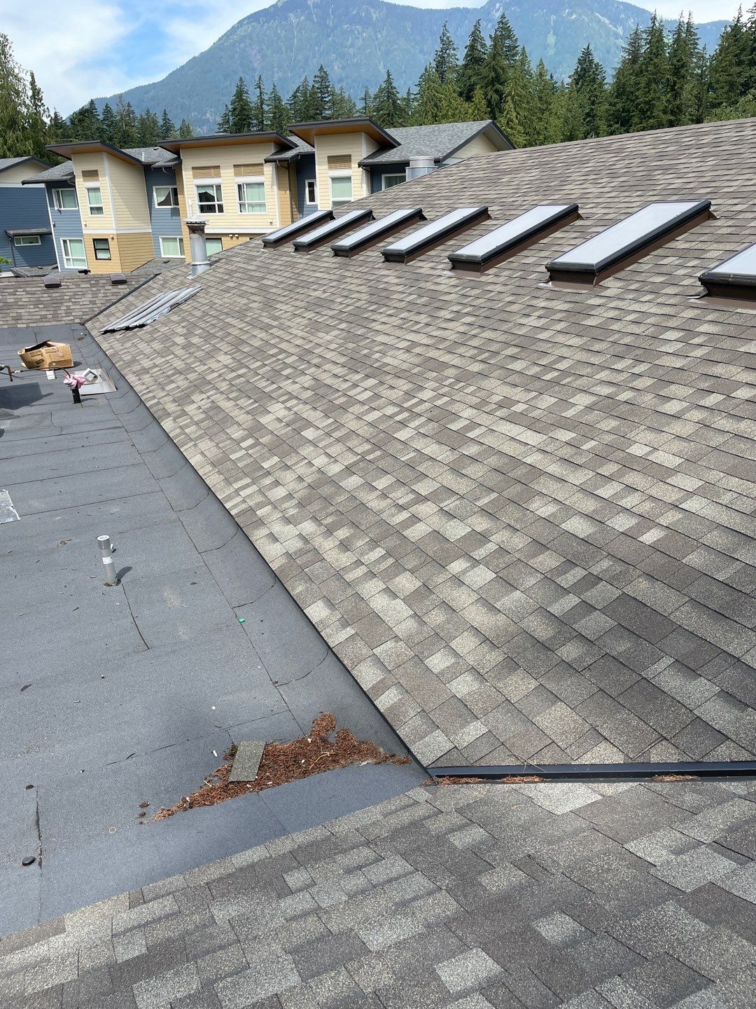 Residential ReRoofing Installation using OC Oakridge shingles by Top Notch Roofing Inc
