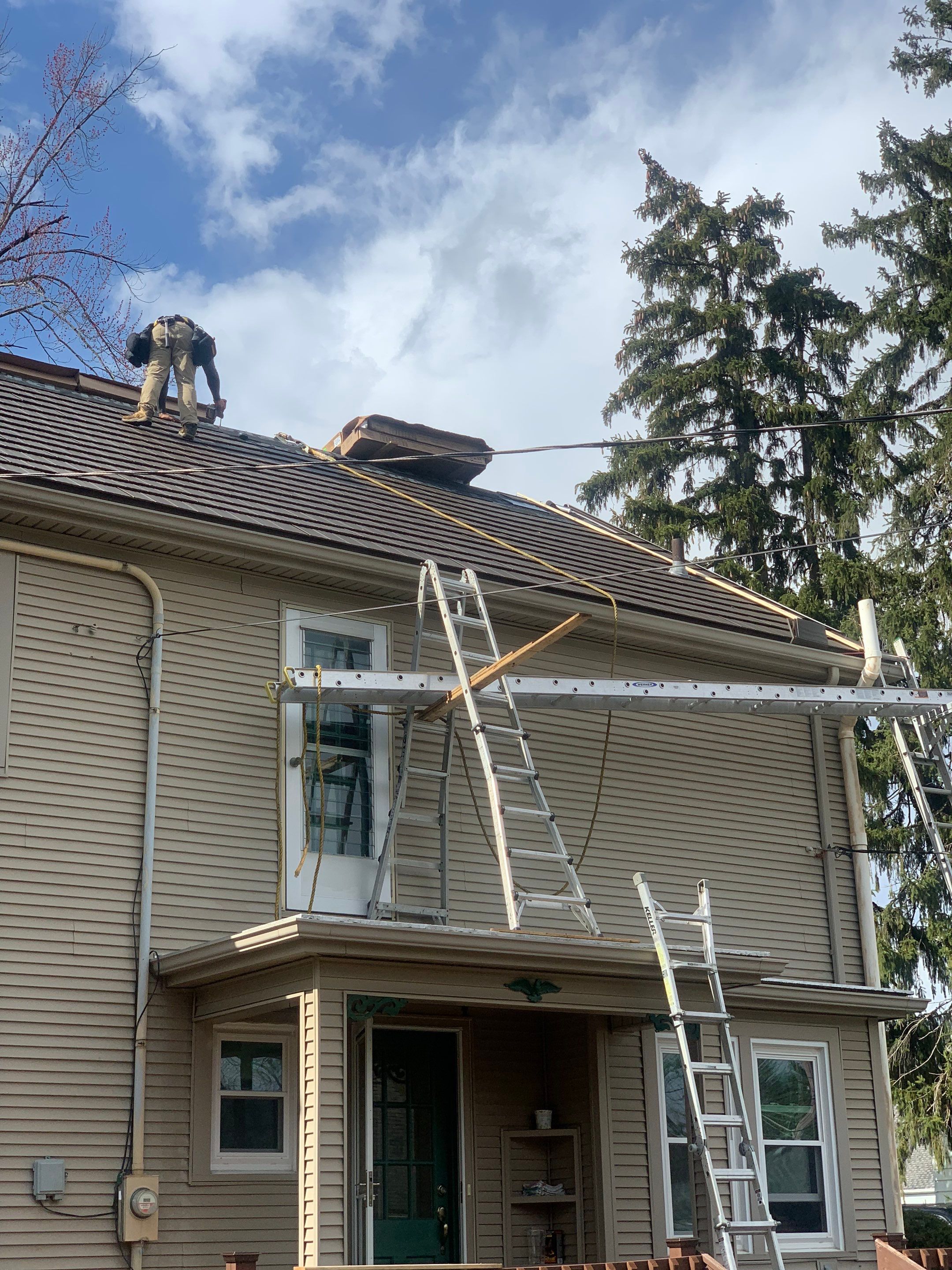Residential Roofing Installation using Vic West Nothridge Slate by 4Ever Metal Roofing