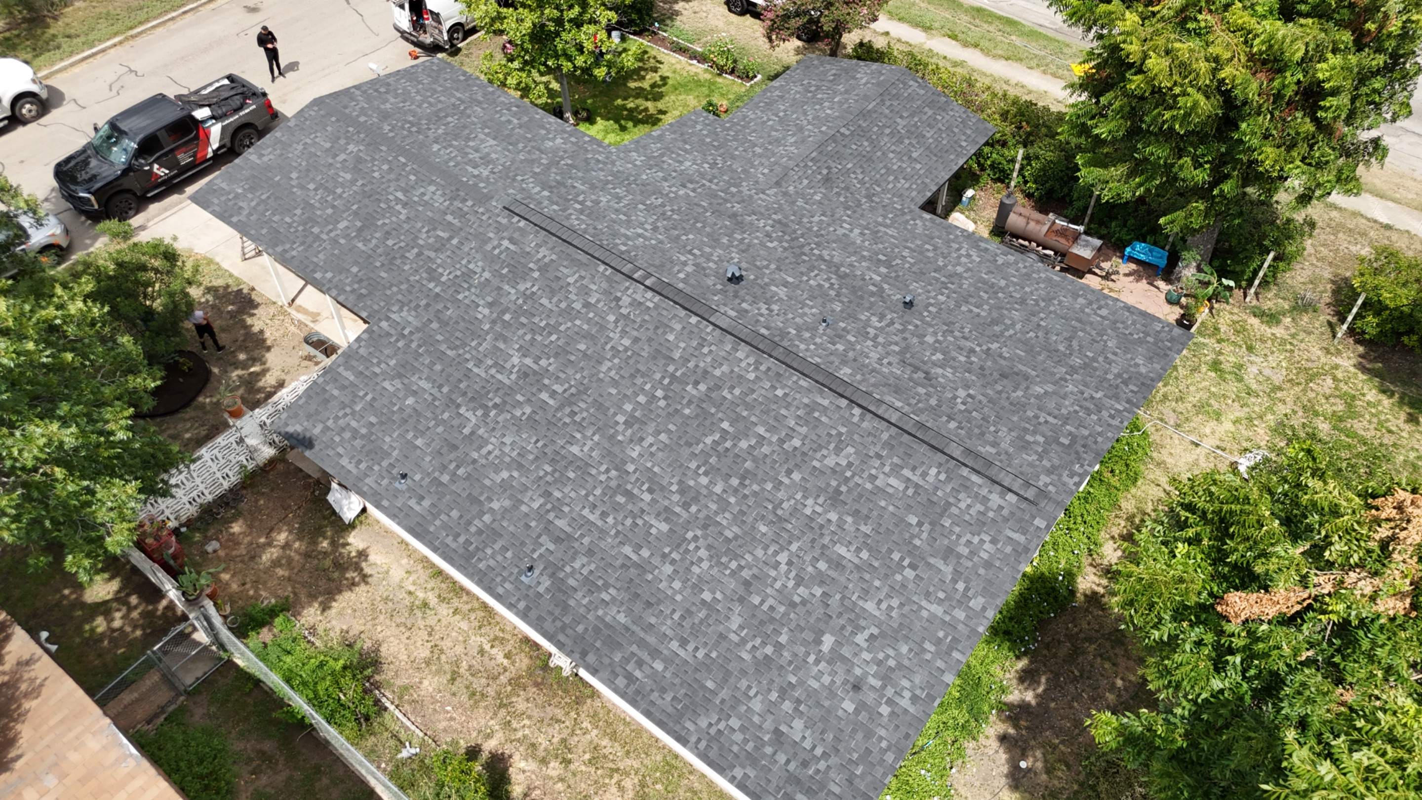 Onyx Black - Owens Corning TruDefinition Duration Oakridge by RoofsOnly.com