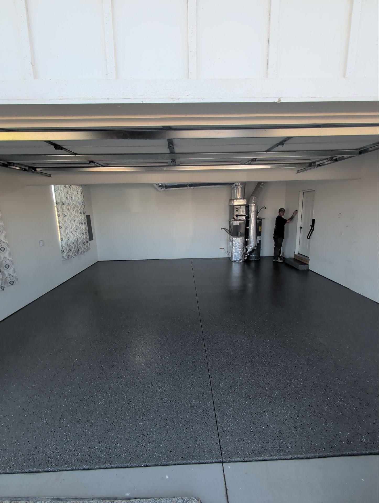 Polyaspartic Garage Floor Coating With Slate Hybrid Flake in Davenport by Croc Coatings, LLC