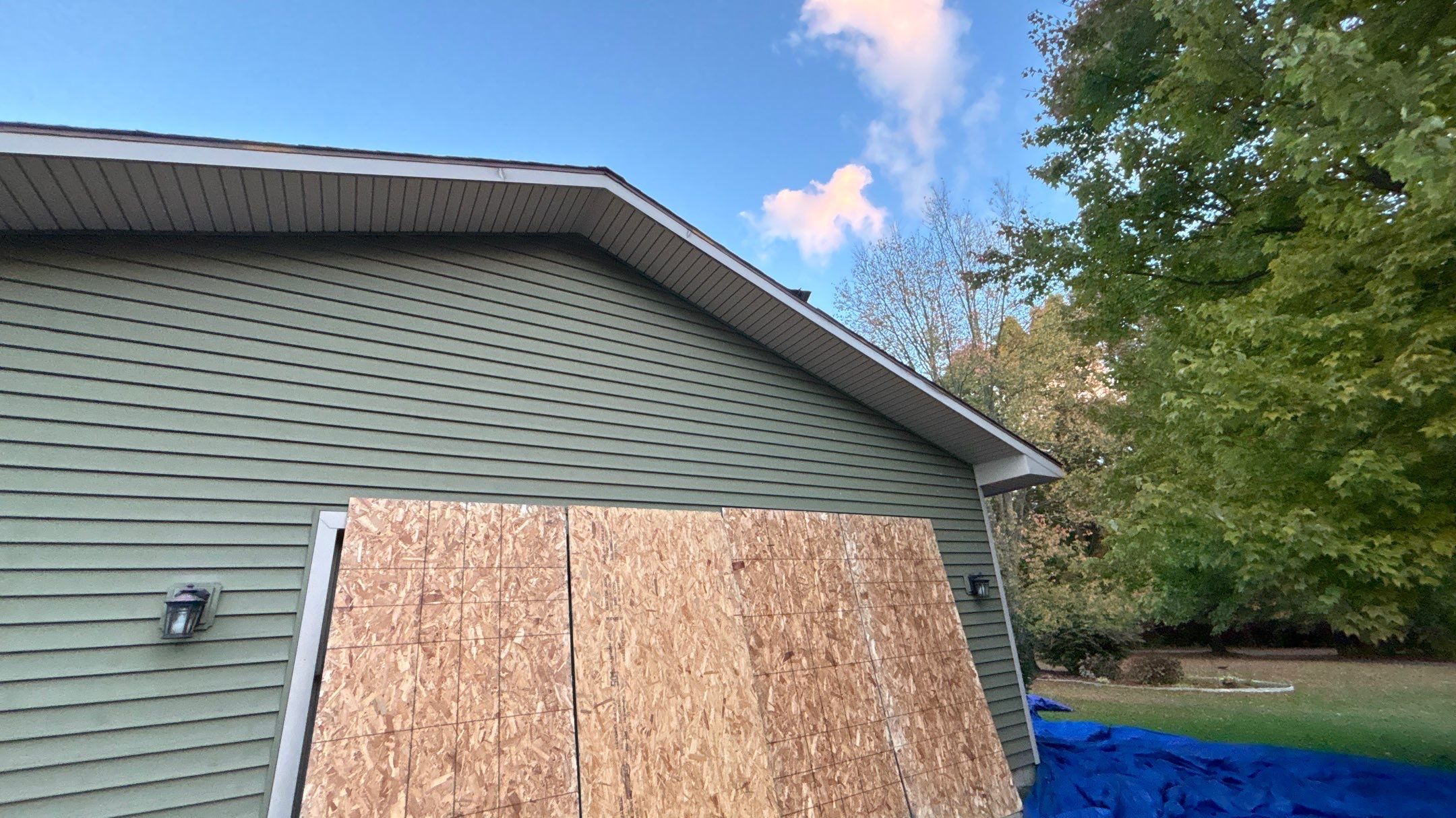 Roof Replacement using Owens Corning Sand Castle and Siding Replacement using Odyssey Plus D4" Wood Grain by 180 Contractors