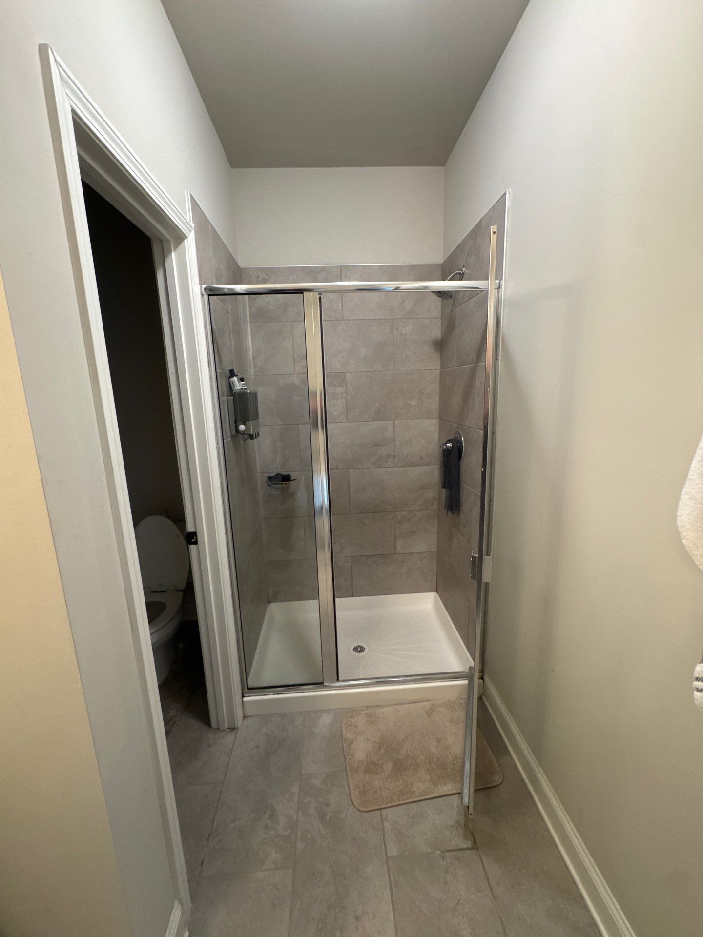 Three showers renovation by Prudencio