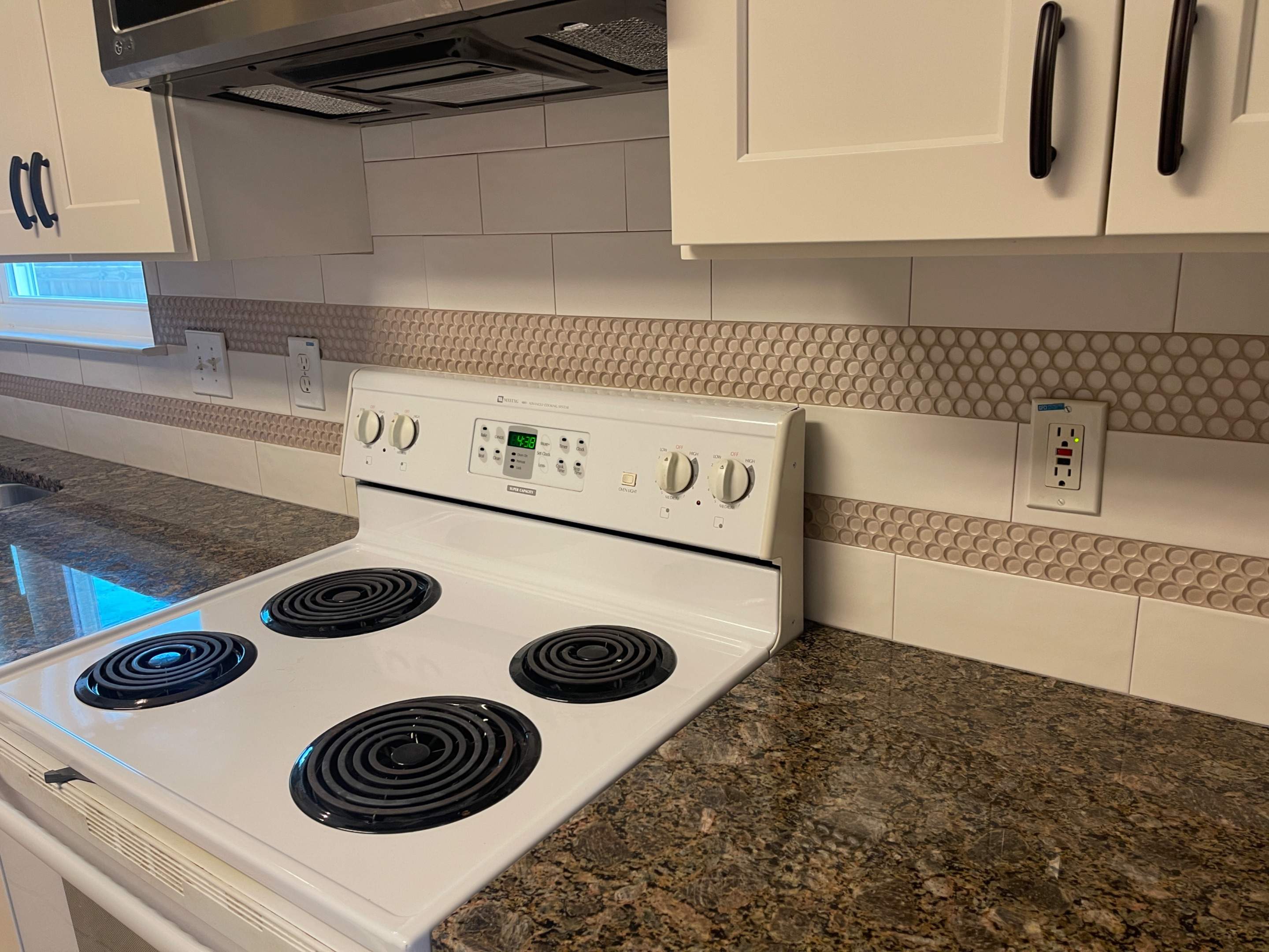 San Antonio Kitchen Remodel with White Shaker Cabinets and Granite by Mena stone surfaces