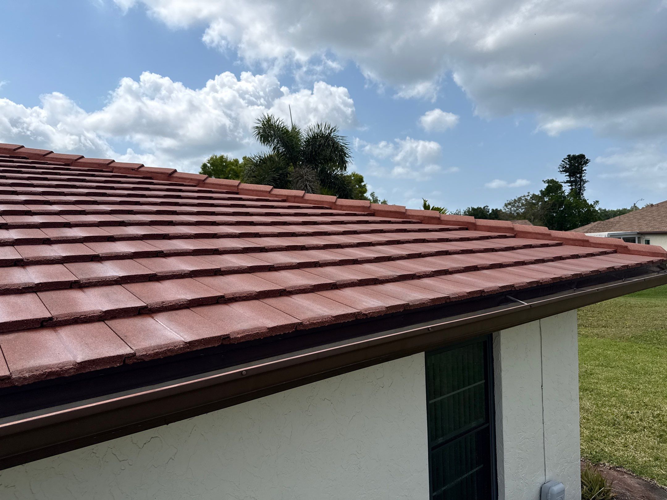 Tile Roof Cleaning – Vivenda at Bradenton I (Same-Day Service & Facebook Review) by Sunshine AquaWash