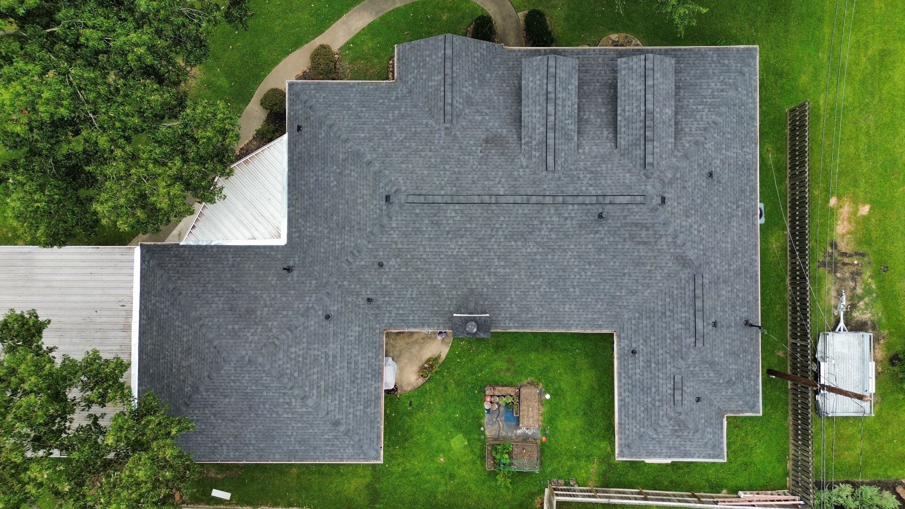 Crosby Roof Installation using Atlas Pinnacle Pristine by Modern BYLT Roofing & Construction