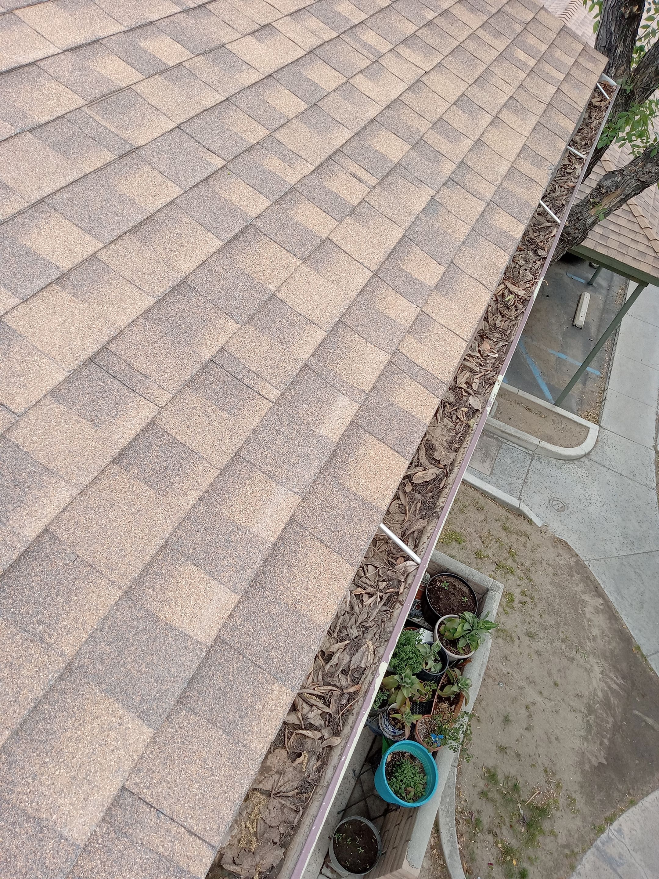 Commercial gutter cleaning Palm Springs & Coachella Valley, CAbefore photo with filled gutters