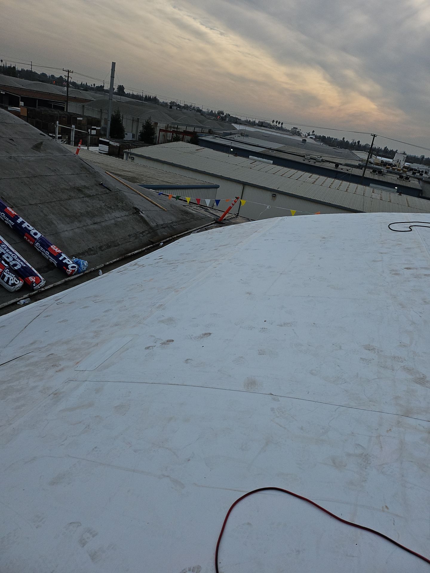 TPO single-ply roofing system using GAF Single-ply TPO 60 mil with 1.5 inch ISO board insulation by Straight Edge Roofing Inc