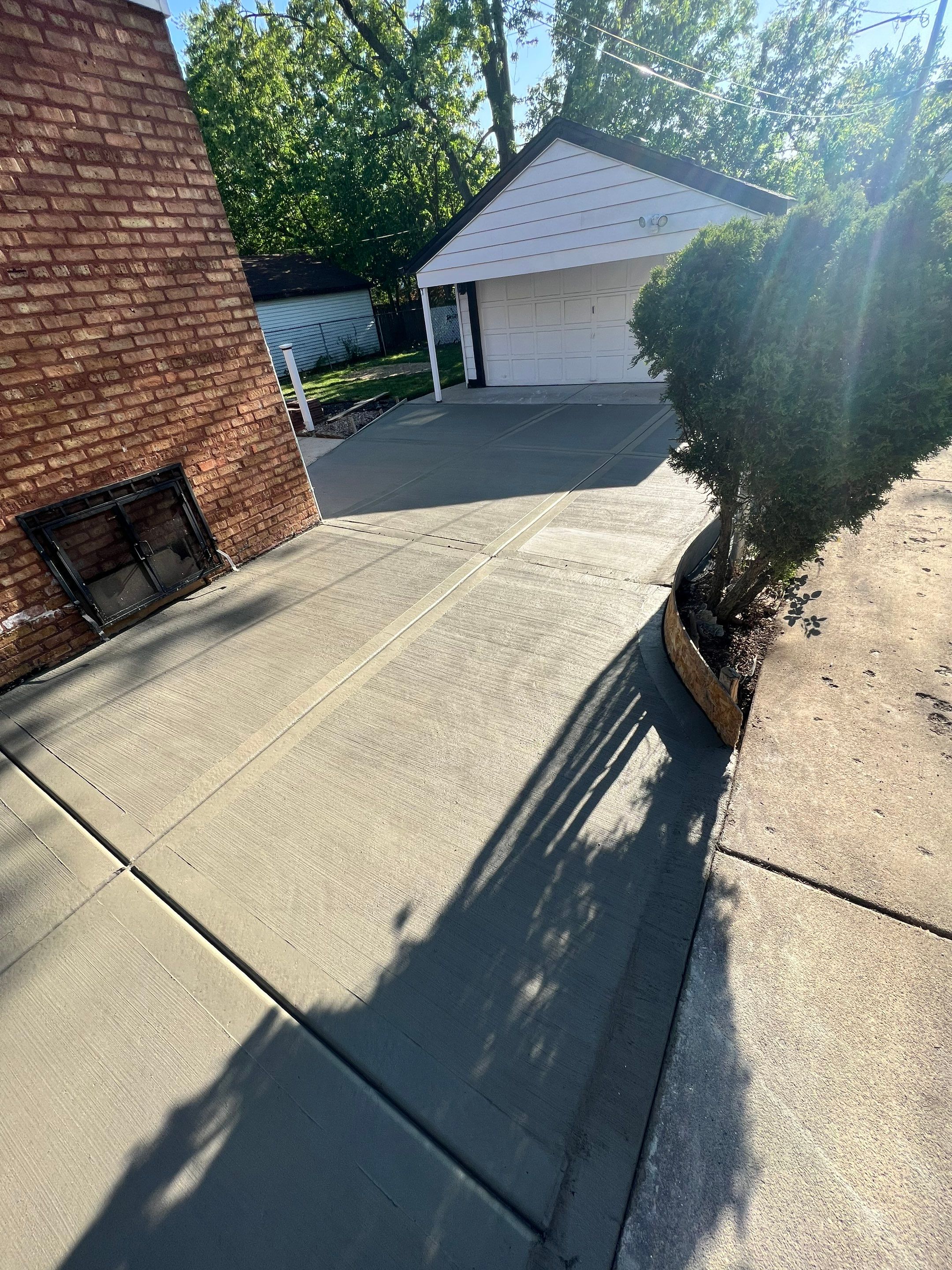 Concreto (Driveway Installation using concrete 4000 psi) by INQUSE GENERAL CONTRACTOR