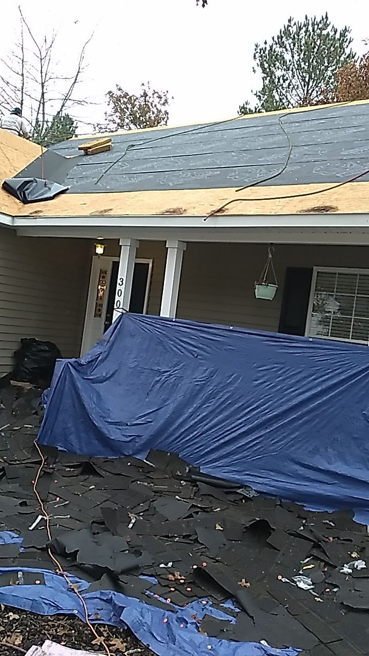 Residential Roofing Installation using Owens Corning Oakridge- Williamsburg Gray by Indigo State Roofing