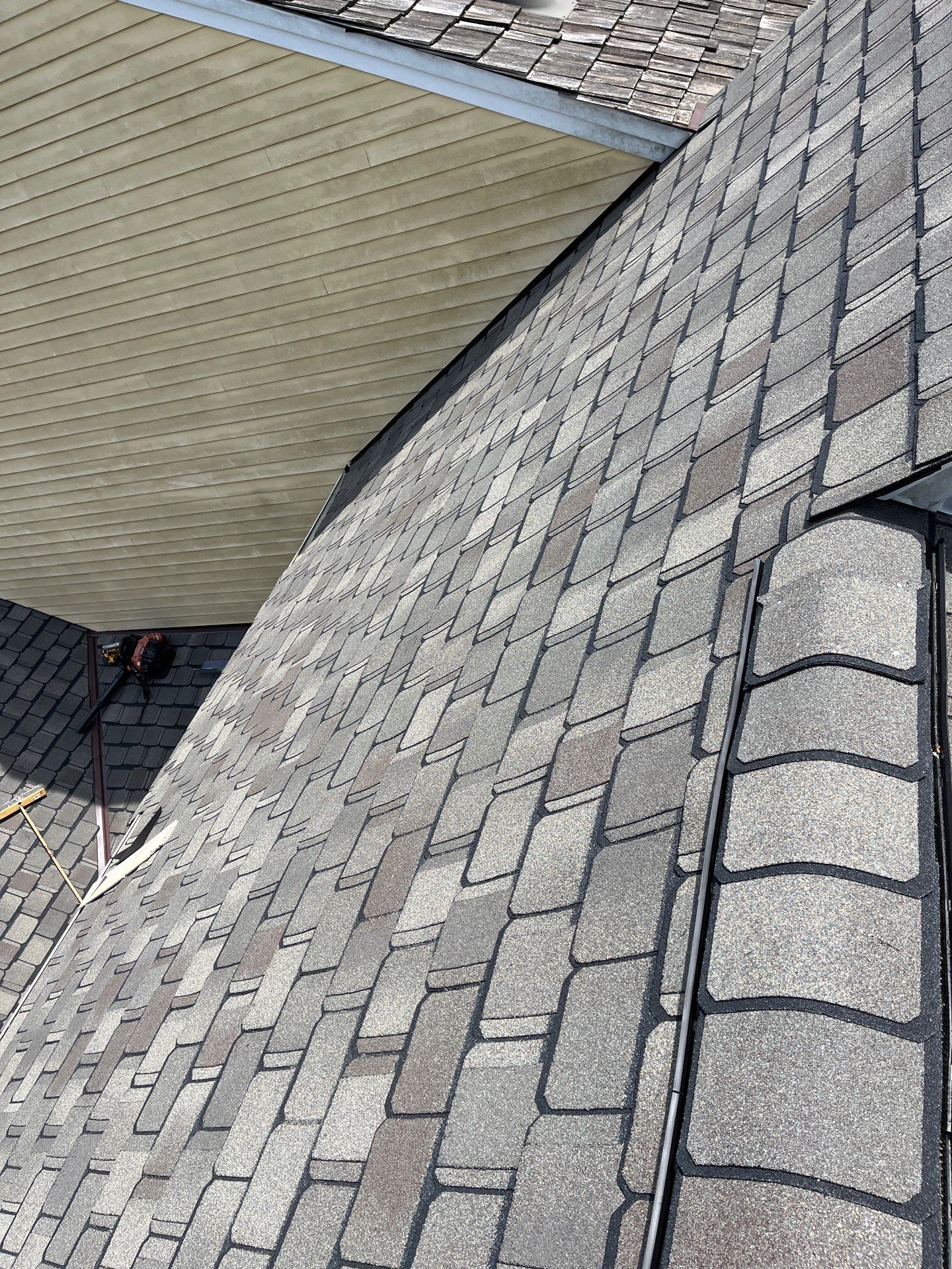 Arlington: CertainTeed Grand Manor Designer Shingles in Weathered Wood by RM Banning, Inc.