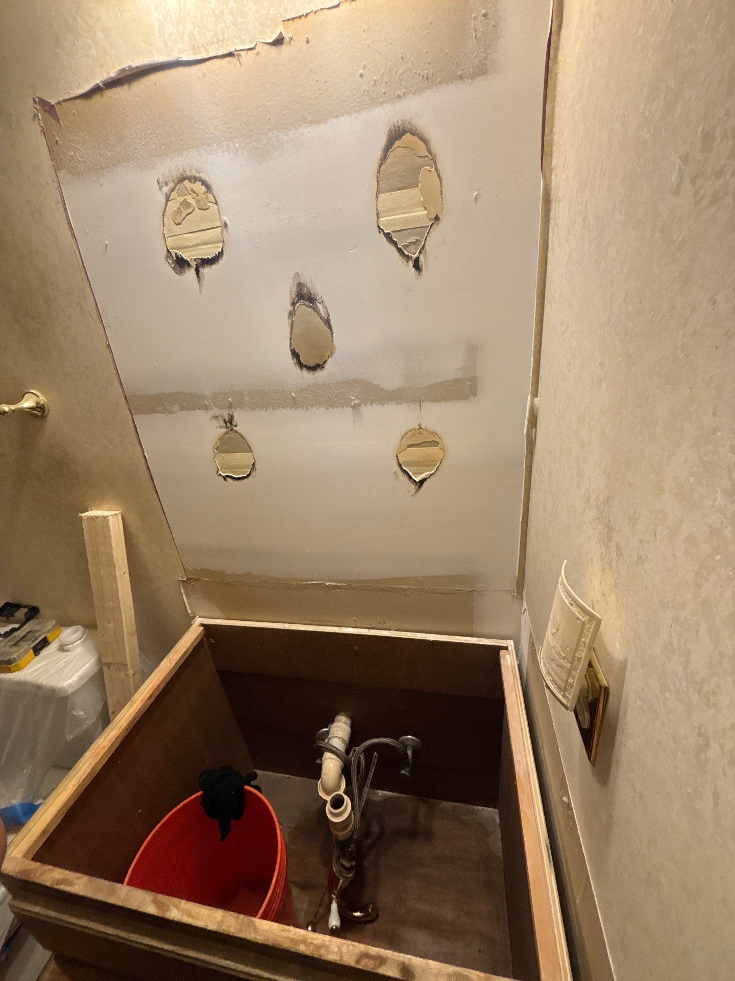 Hall bathroom renovation by Prudencio