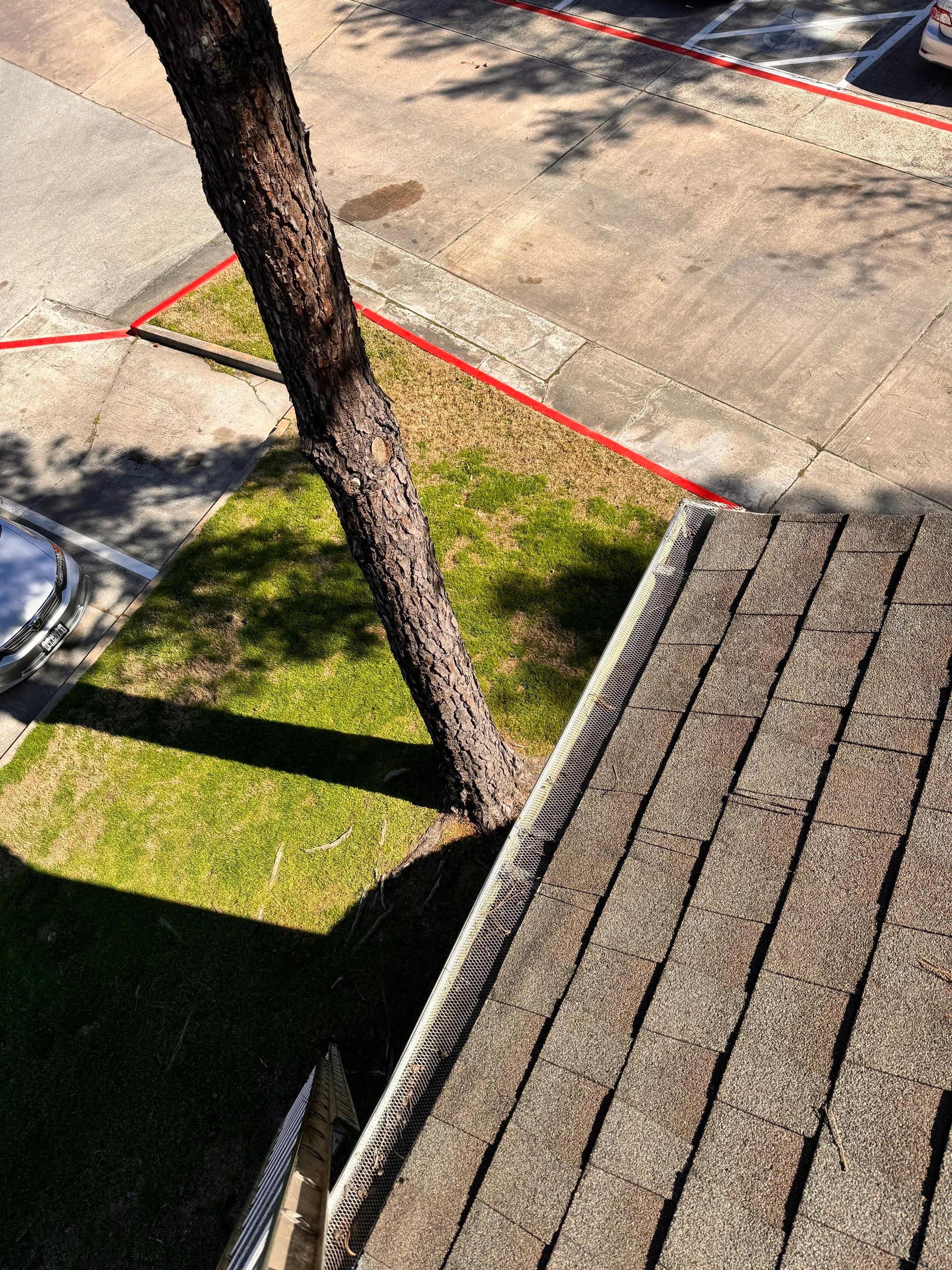 Commercial gutter cleaning The Woodlands & Conroe after photo with clean gutters