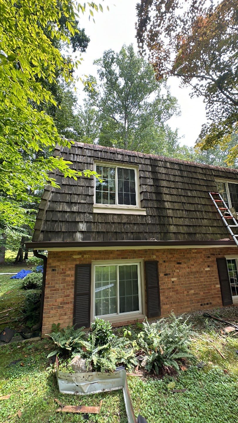 Fairfax Station: CertainTeed Landmark Pro Designer Shingles in Max Def Resawn Shake by RM Banning, Inc.