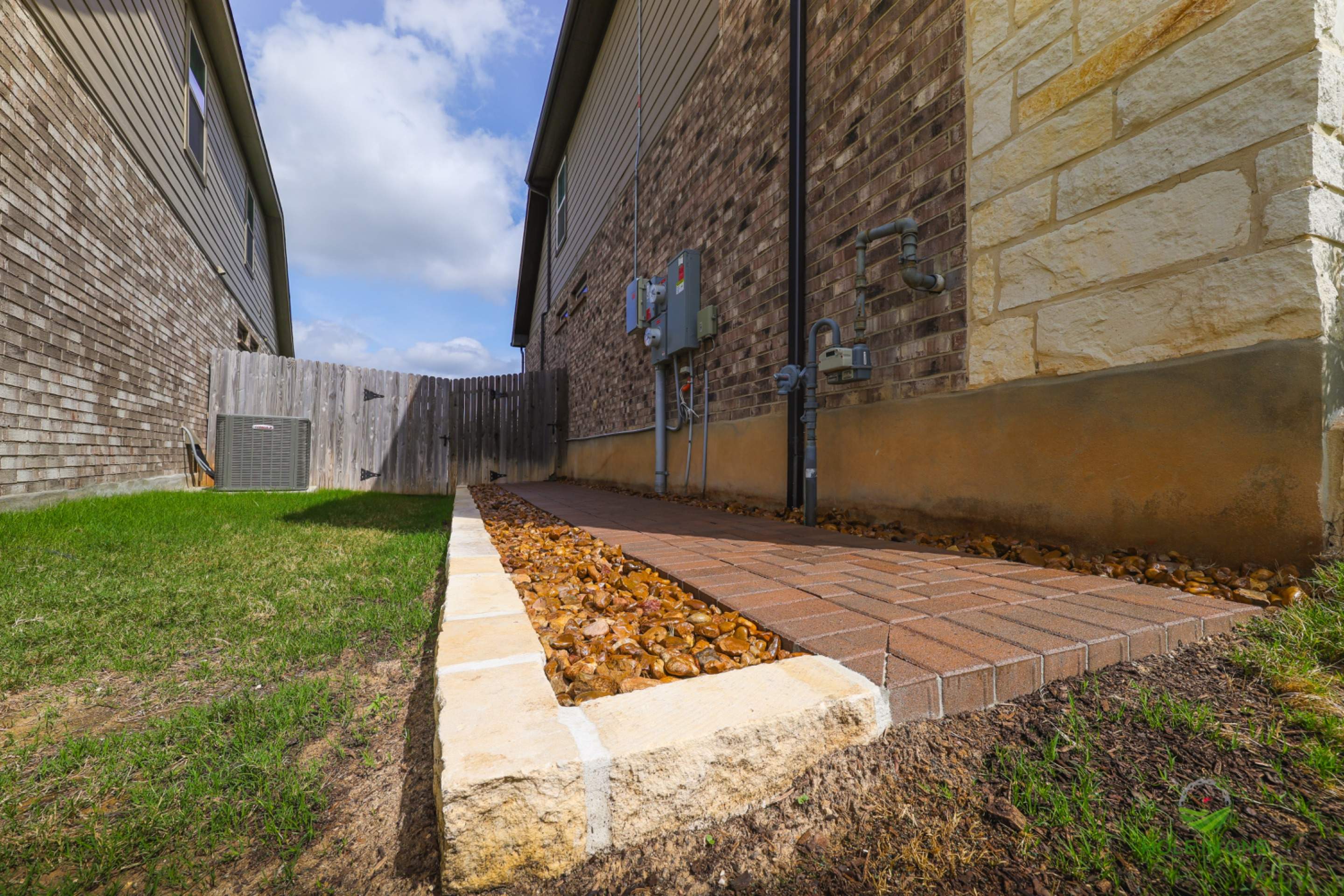 Mustang Oaks, San Antonio TX by Hole In One Lawns, LLC