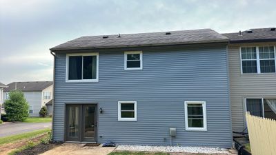 Siding Installation using Norandex Woodsmen Select vinyl sidning