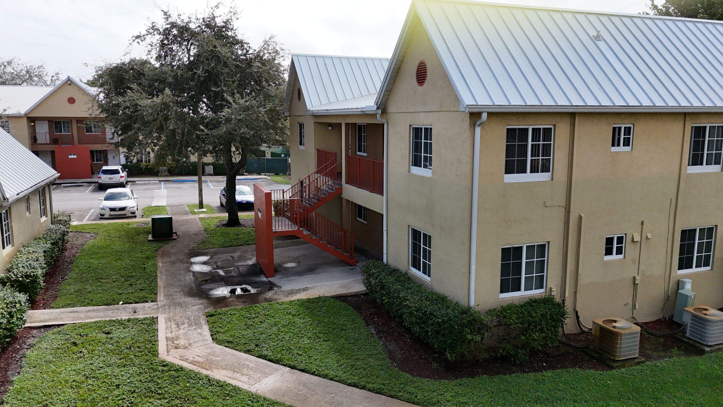 EVERGLADES HEIGHTS APTS. by Souffront Construction & Engineering