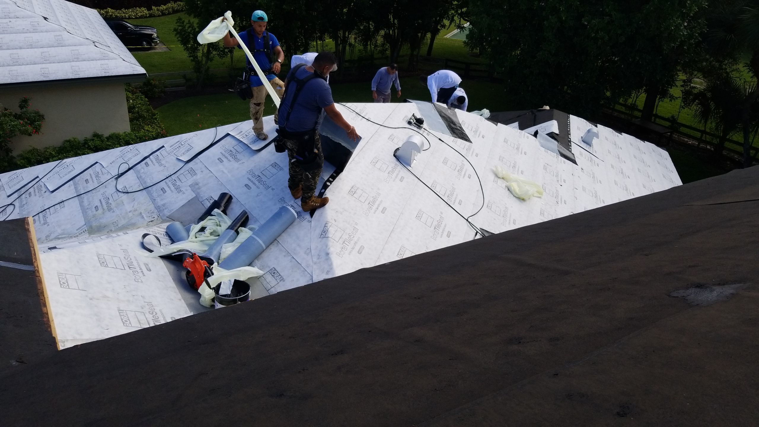 New Tile Roof Installation in Boca Raton ā Elegant, Durable & Hurricane-Resistant by Aastro Roofing