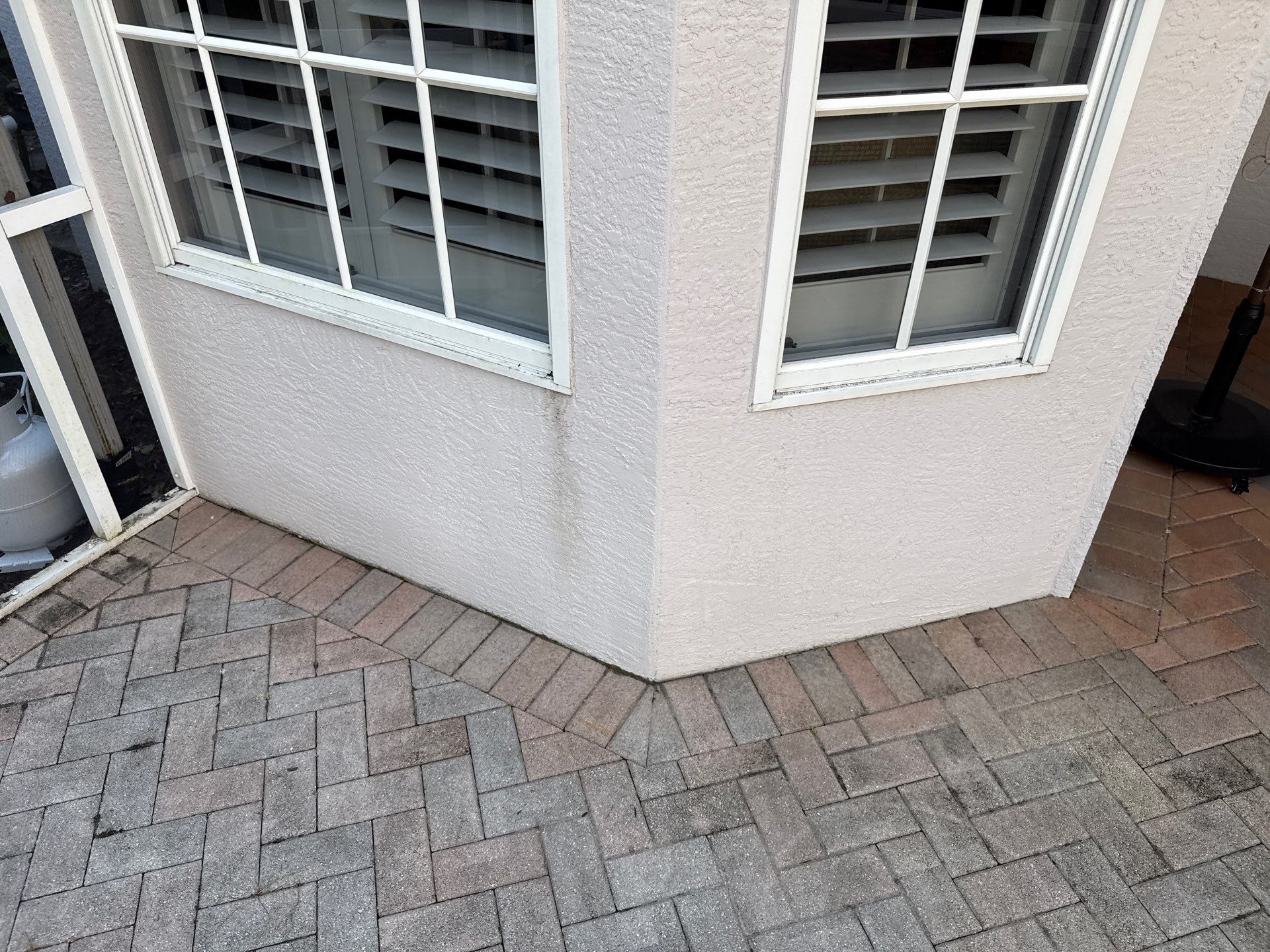 House Wash, Pool Deck & Screen Enclosure Cleaning | University Park, Sarasota FL by Sunshine AquaWash
