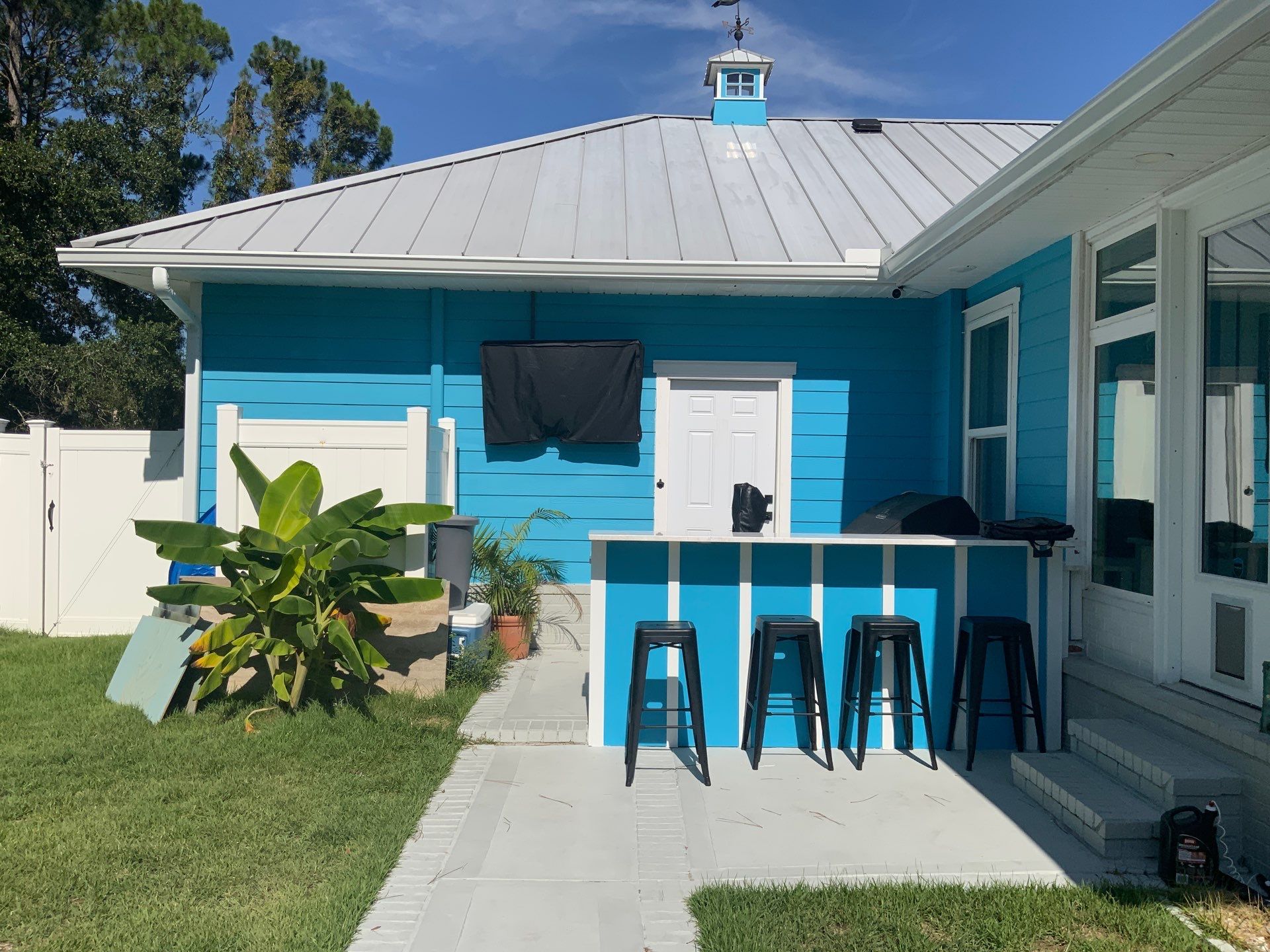Patio Cover w/Bar  by Titan Sunrooms