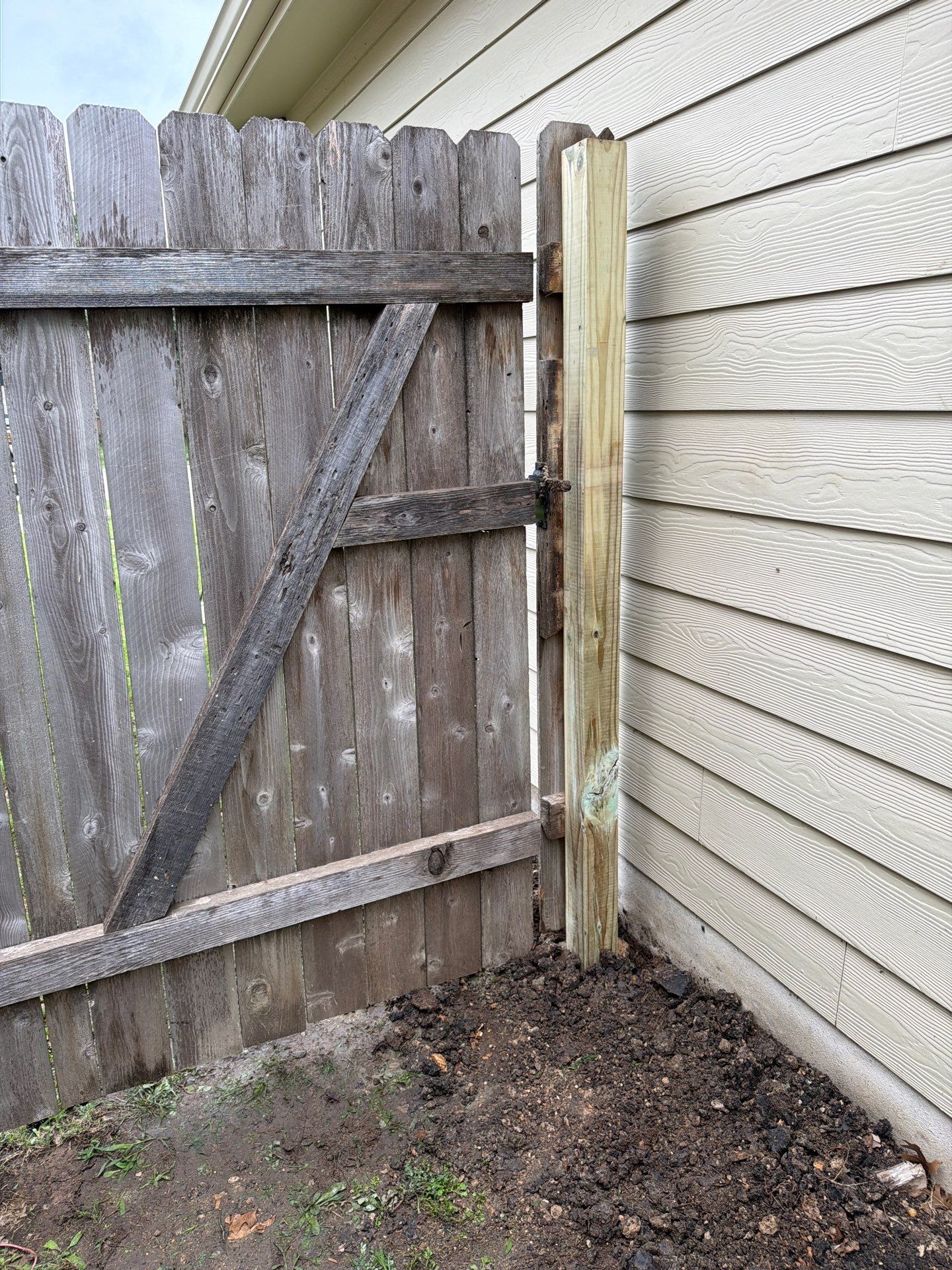 Fence and gate repair done right! 💪