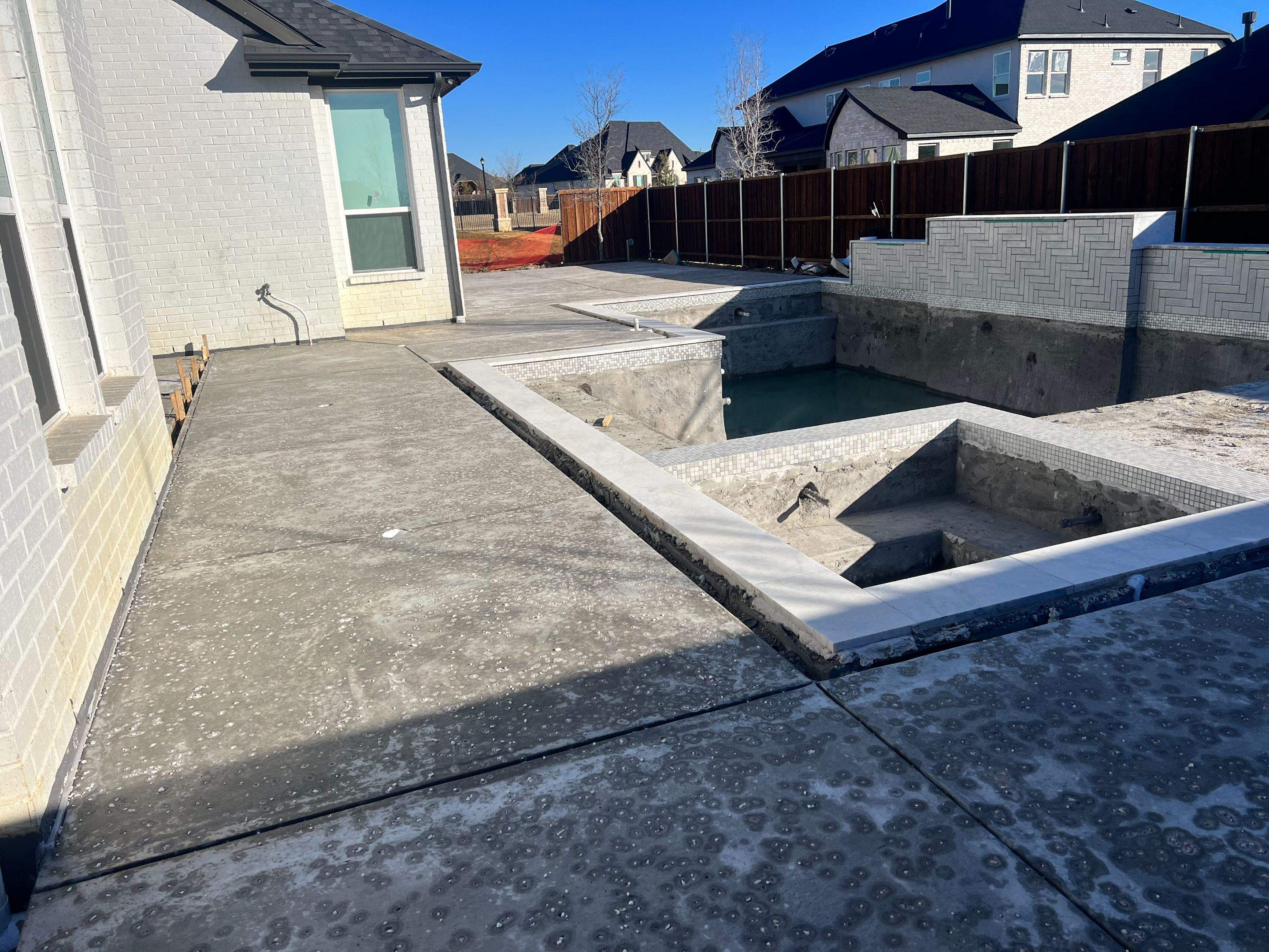 Pool with Large Sun Shelf and Spa by Pinnacle Pools and Spas - DFW